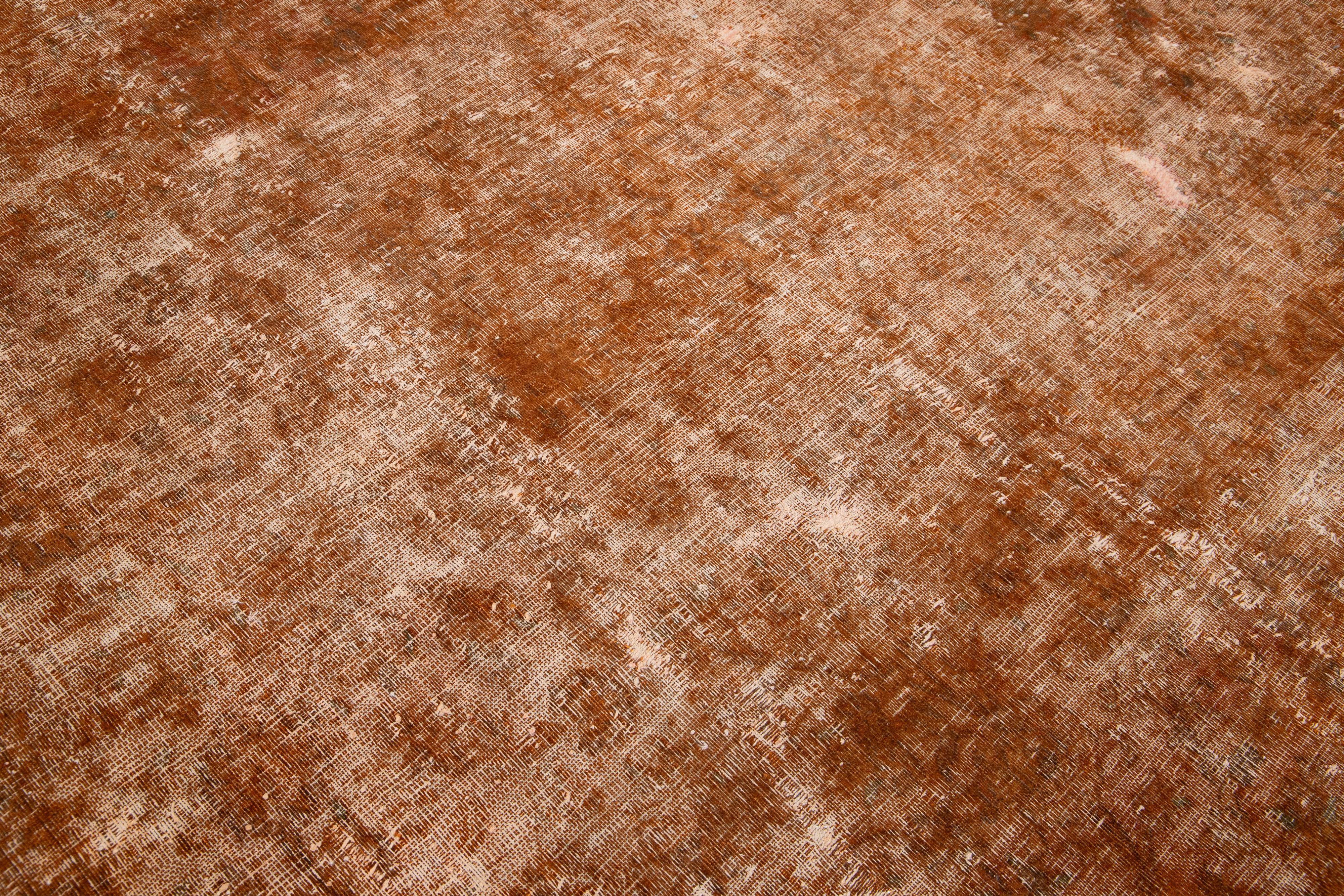  Tapis persan ancien en laine orange avec motif sur toute la surface en vente 2