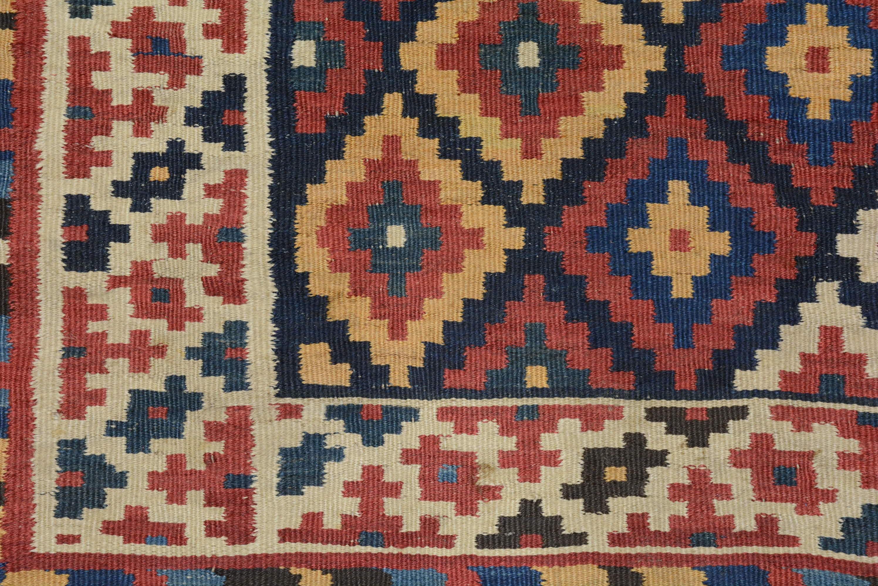 Antiker Qashqai-Kelim in Zimmergröße (Stammeskunst) im Angebot