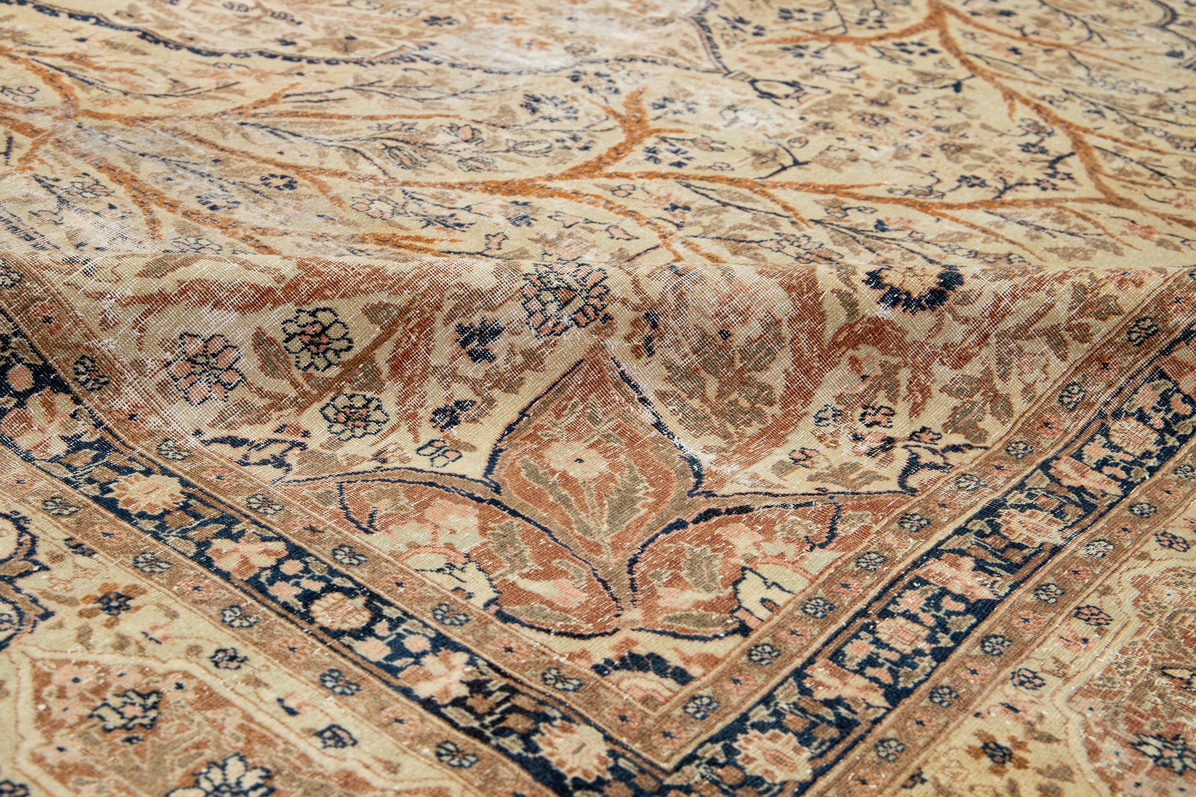 Tapis persan Tabriz des années 1900, brun clair avec motif de rosette en vente 2