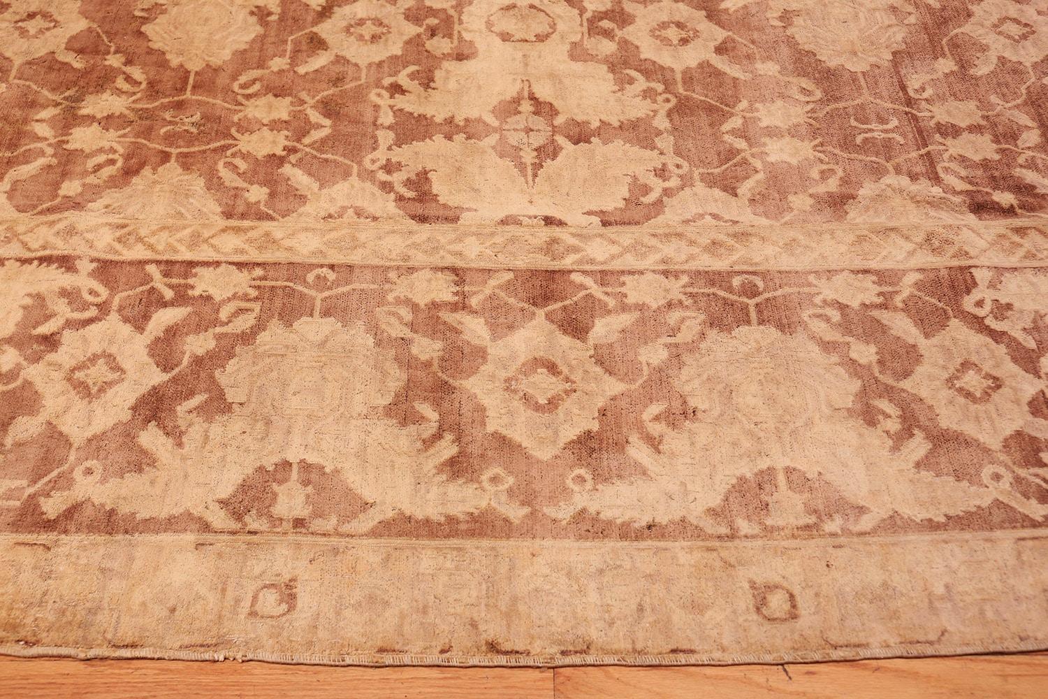 Alfombra antigua Agra del tamaño de una habitación, País de origen - India, Circa 1900. Tamaño: 2,79 m x 3,56 m (9 pies 2 pulg. x 11 pies 8 pulg.).