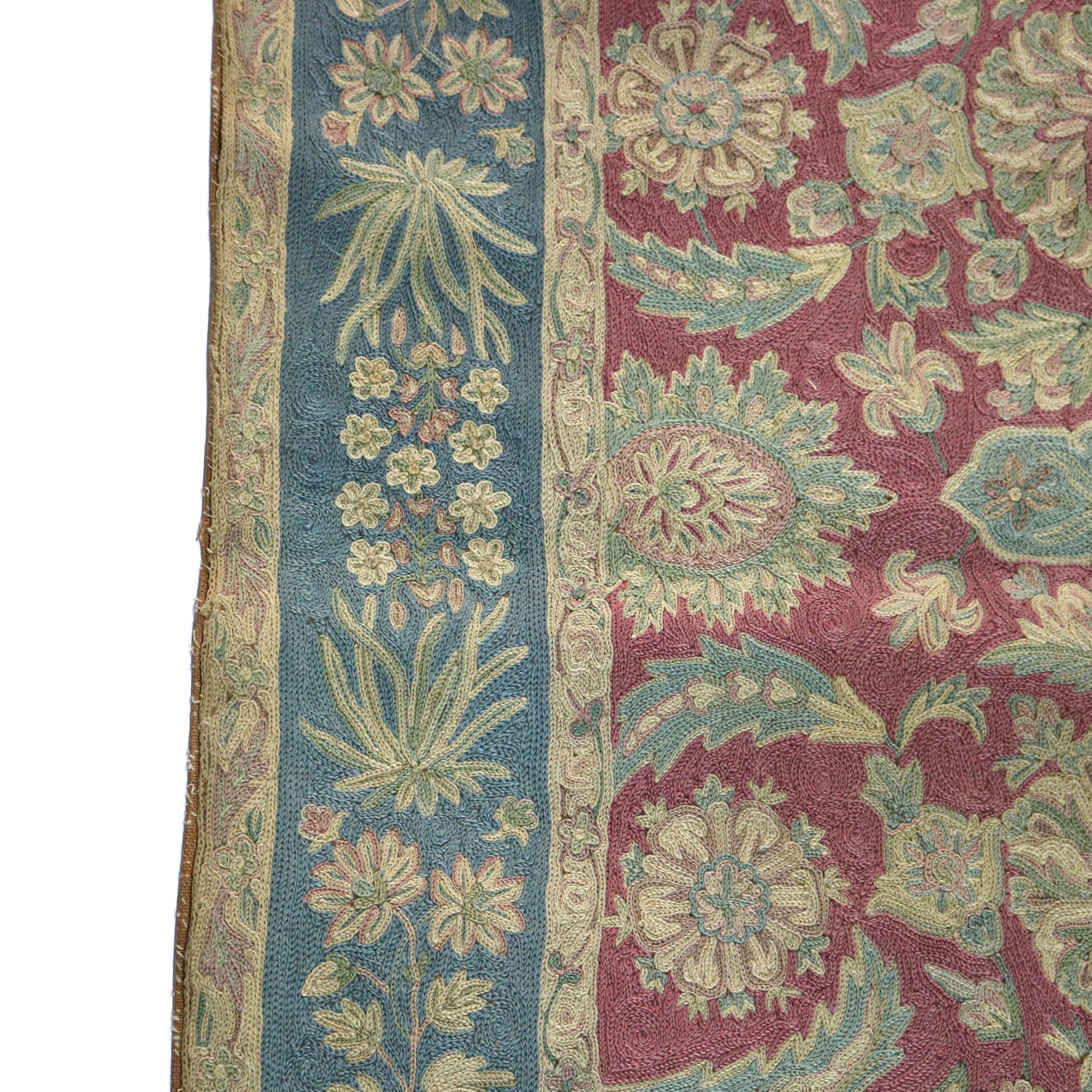 Antico tappeto indiano ricamato a fiori Rashti, di dimensioni pari a una stanza, non firmato C1910 in vendita 5