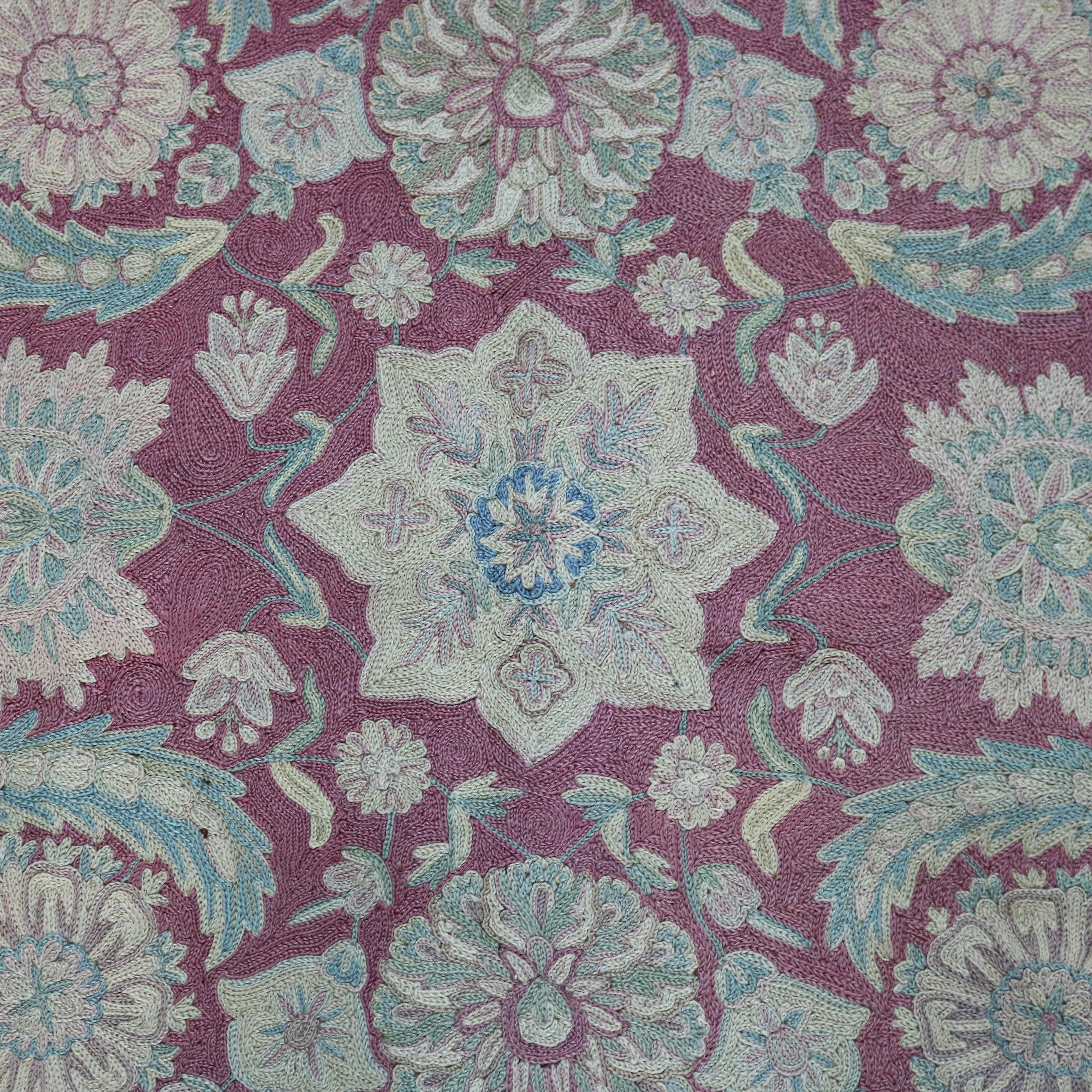 Antico tappeto indiano Rashti ricamato con fiori, di dimensioni pari a quelle di una stanza, risalente al 1910

Misure: 133