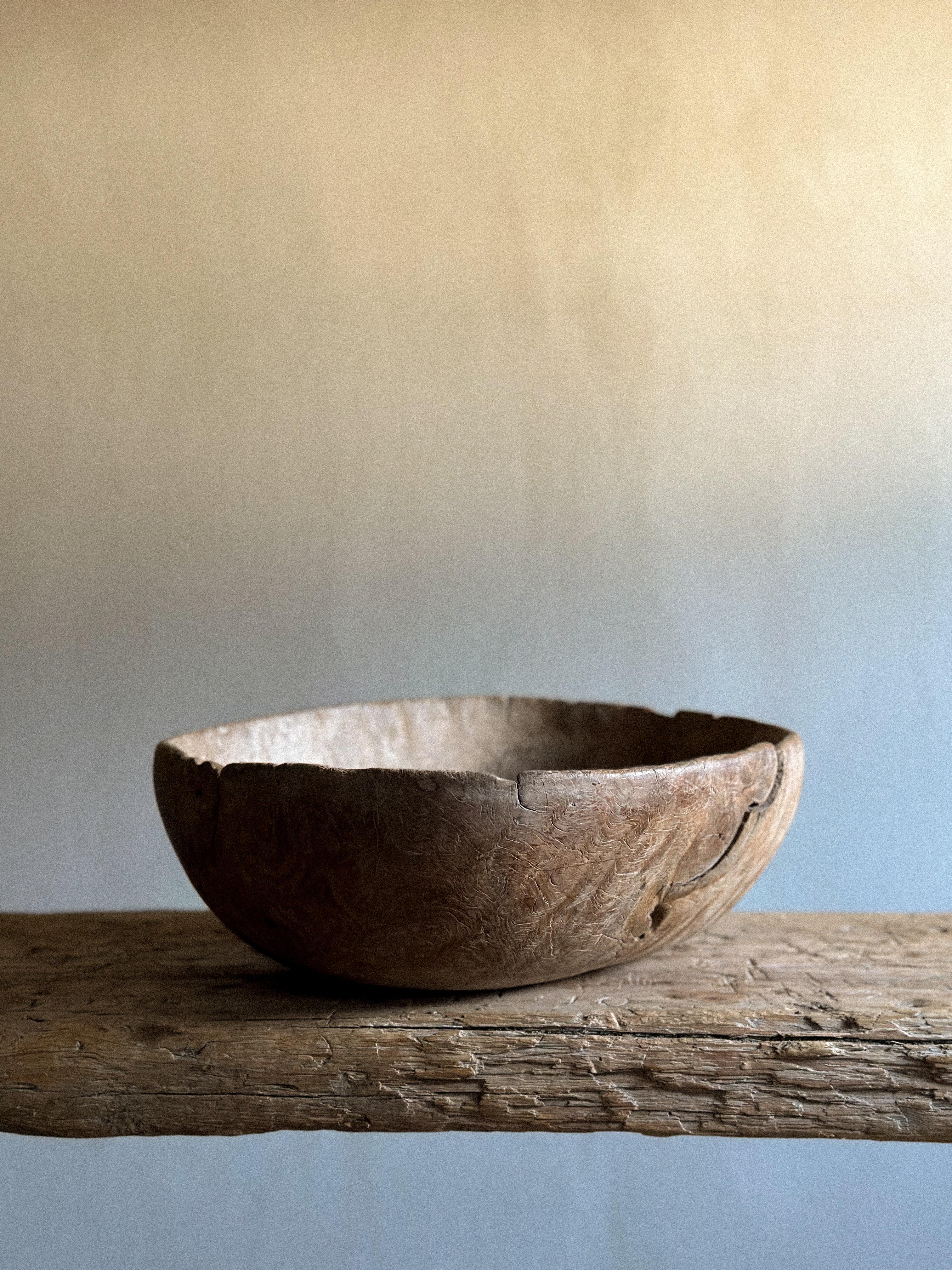 Wooden Wabi Sabi Root bowl from Scandinavia, circa 1800s. In good vintage condition showing beautiful patina from age and use.