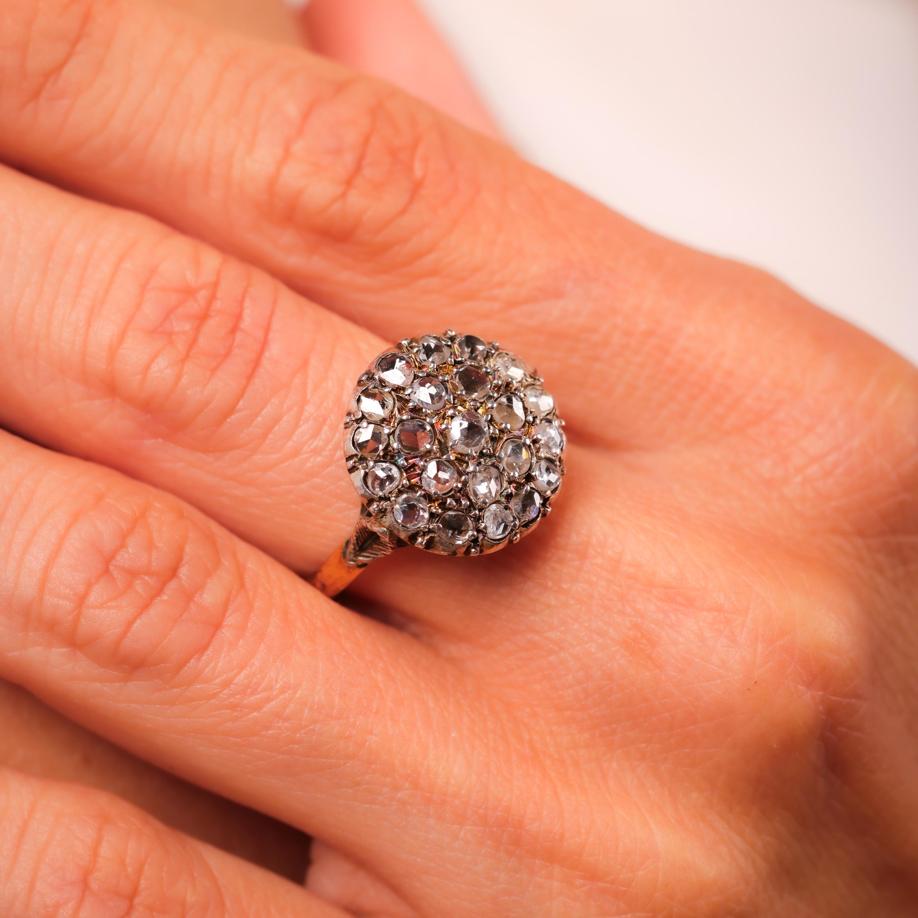Antiker runder Ring mit Diamanten im Rosenschliff aus 18 Karat Gelbgold und Silber im Zustand „Hervorragend“ in Beverly Hills, CA
