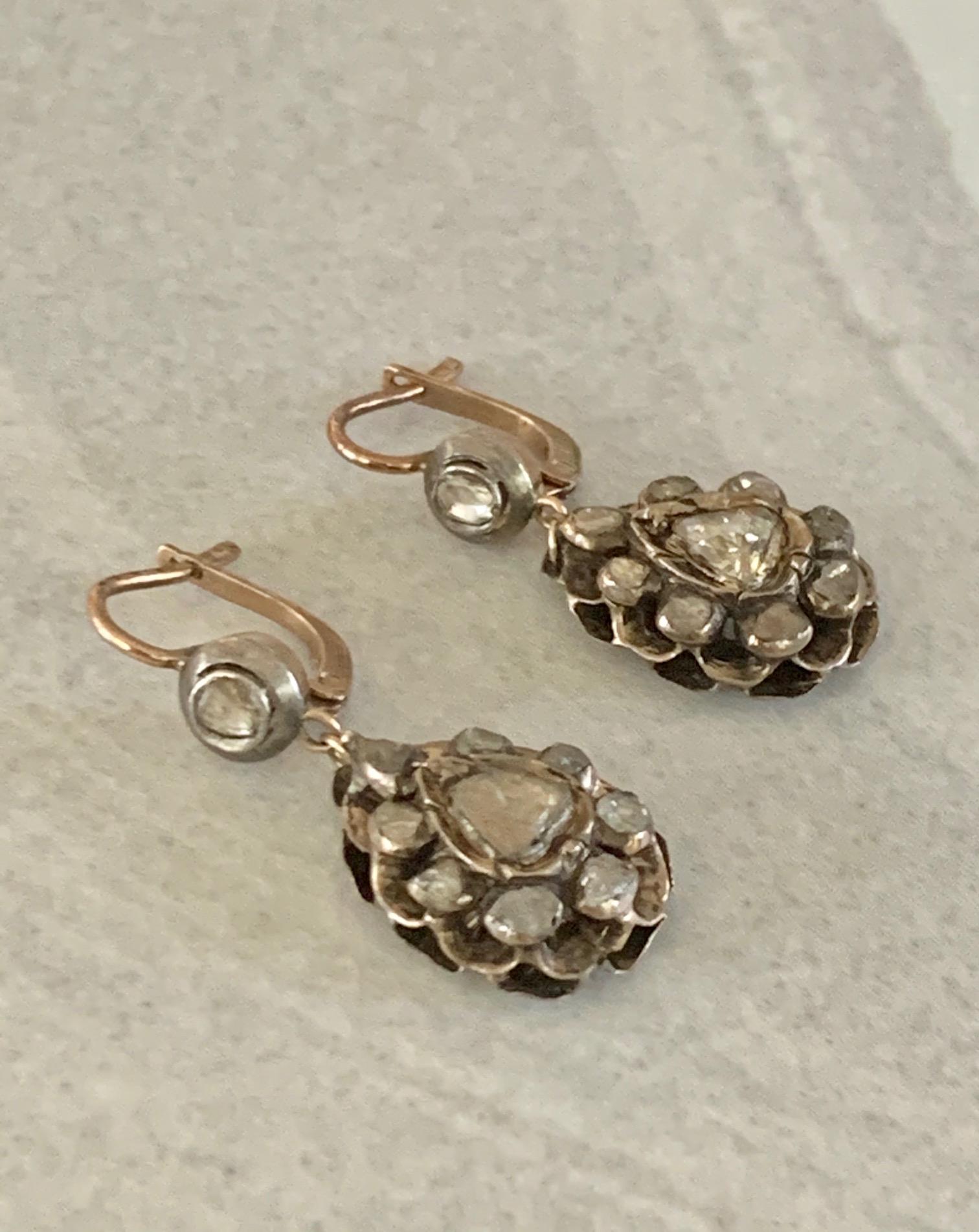 Antike französische Hängelampe-Ohrringe aus 9 Karat Gold und Silber mit Diamanten im Rosenschliff im Zustand „Gut“ im Angebot in St. Louis Park, MN