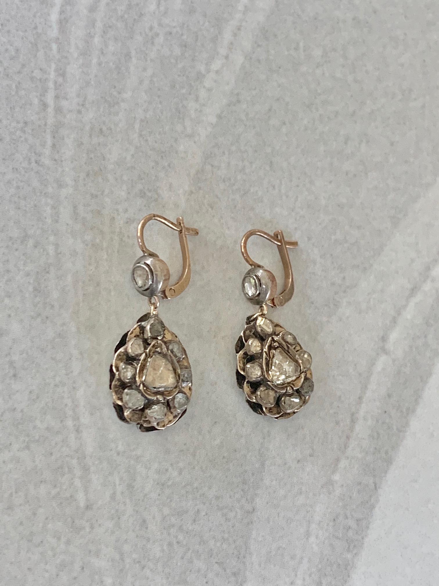 Antike französische Hängelampe-Ohrringe aus 9 Karat Gold und Silber mit Diamanten im Rosenschliff im Angebot 1