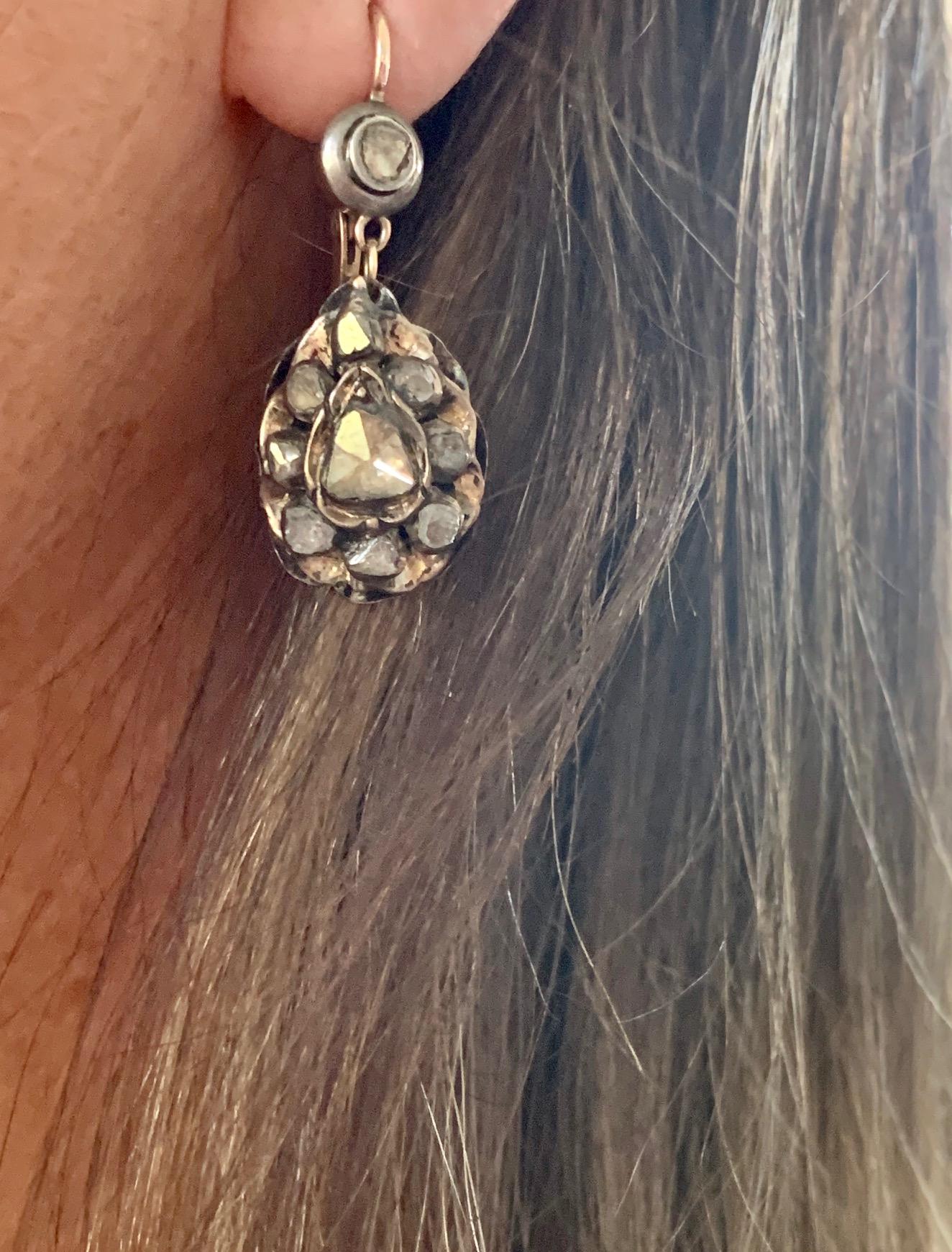 Antike französische Hängelampe-Ohrringe aus 9 Karat Gold und Silber mit Diamanten im Rosenschliff im Angebot 4