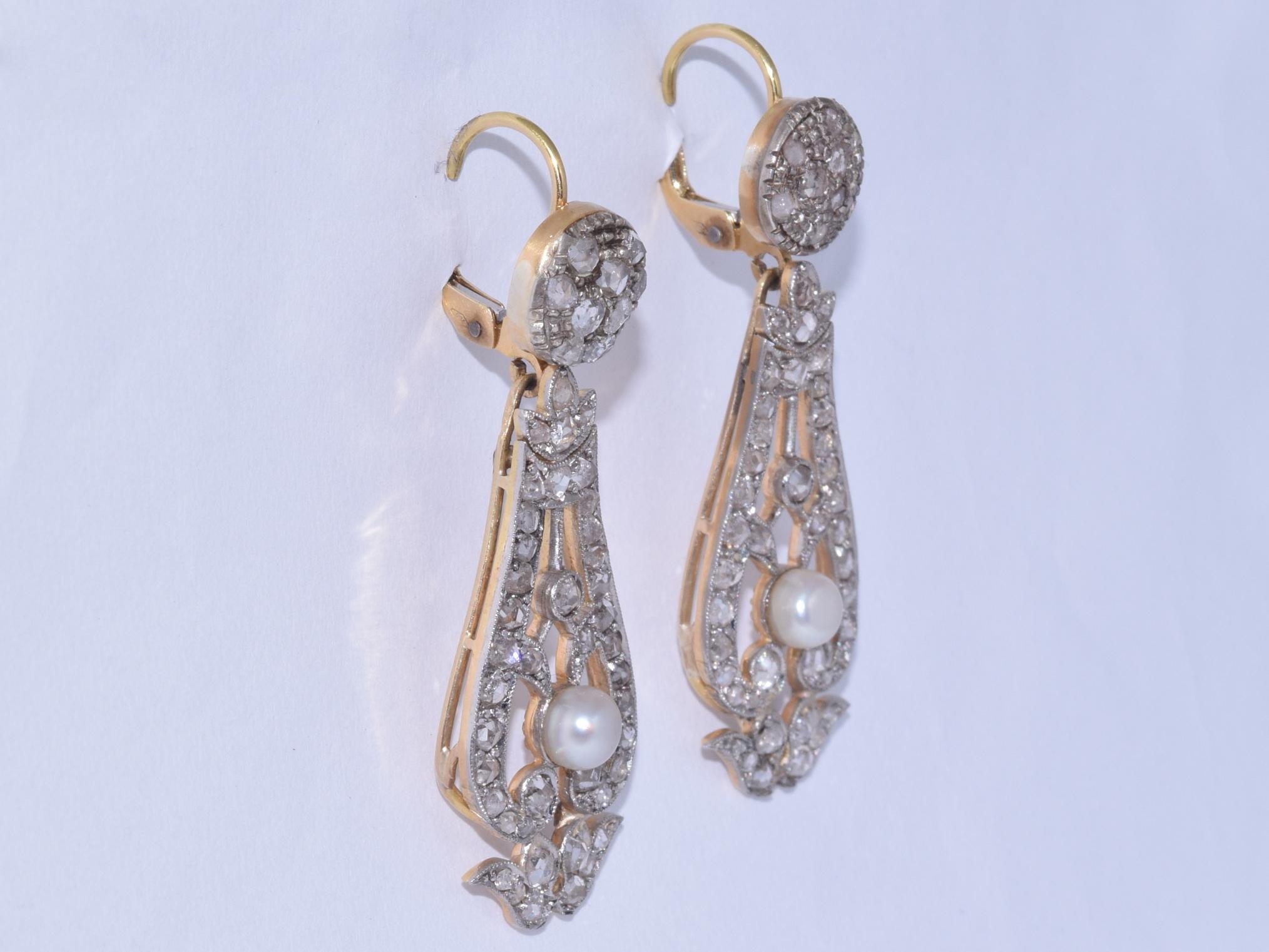Lovely antique rose cut diamond & pearl pendant earrings featuring approximately 1.75ct of rose cut diamonds.

Details:
Rose Cut Diamonds appx. 1.75cts, appx. K-L-M/SI-I.
Pearls appx. 4.8-5mm.
Platinum topped Yellow Gold Mountings.
Length: