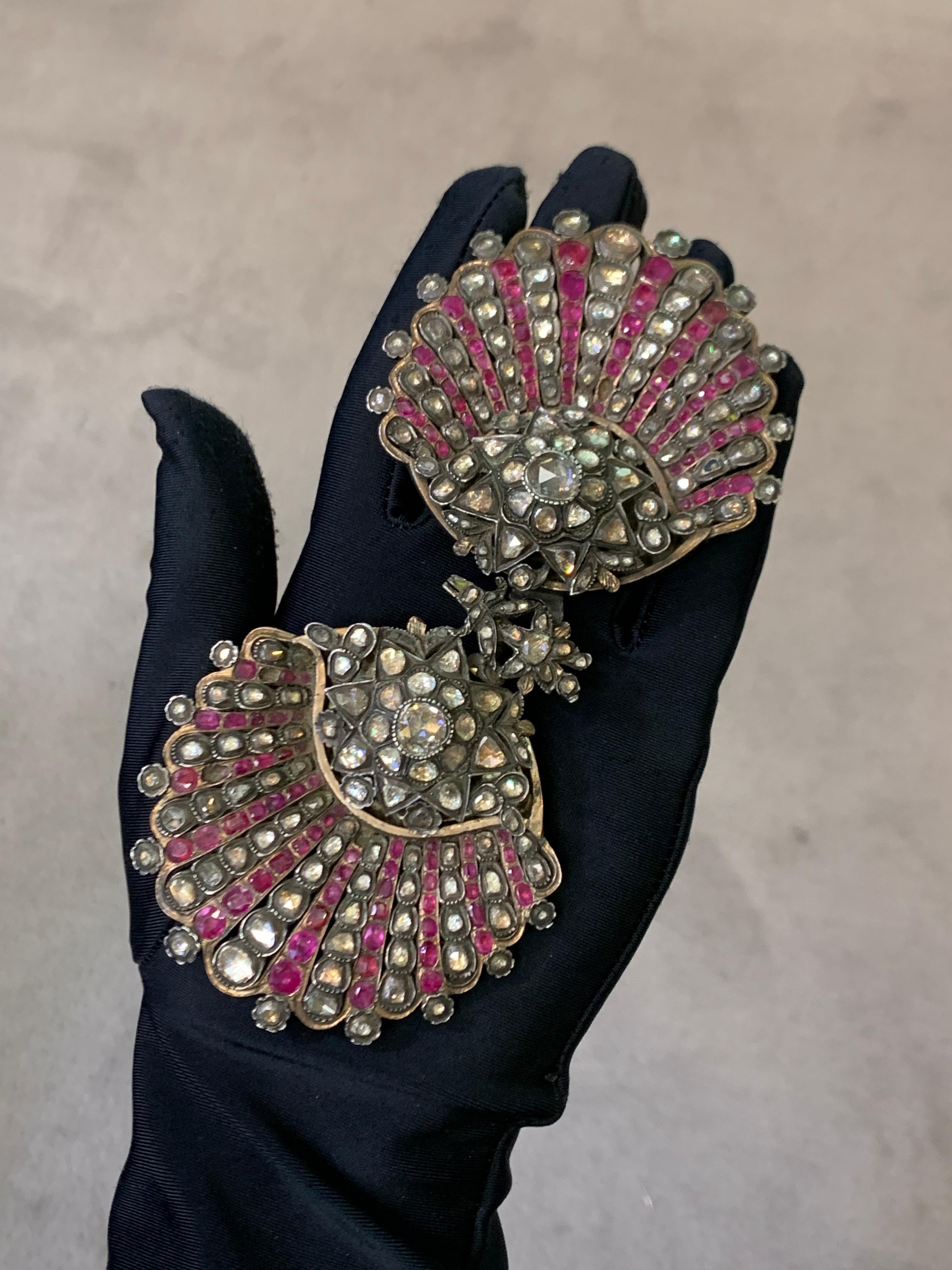 Boucle de ceinture ancienne en diamant taillé en rose et rubis

Fabriqué vers 1850

Mesures approximatives :  6