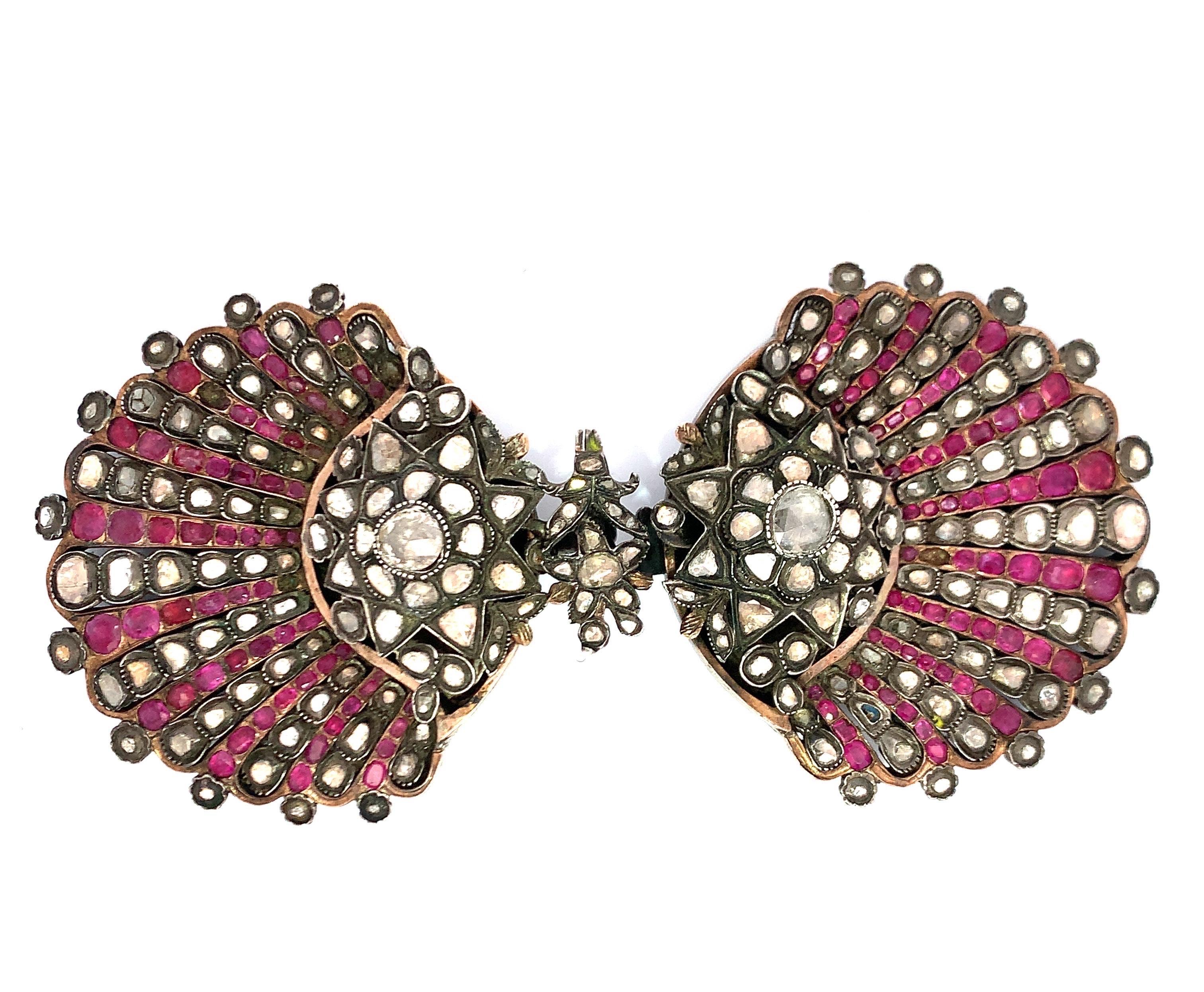 Boucle de ceinture ancienne en diamant taillé en rose et rubis Excellent état - En vente à New York, NY