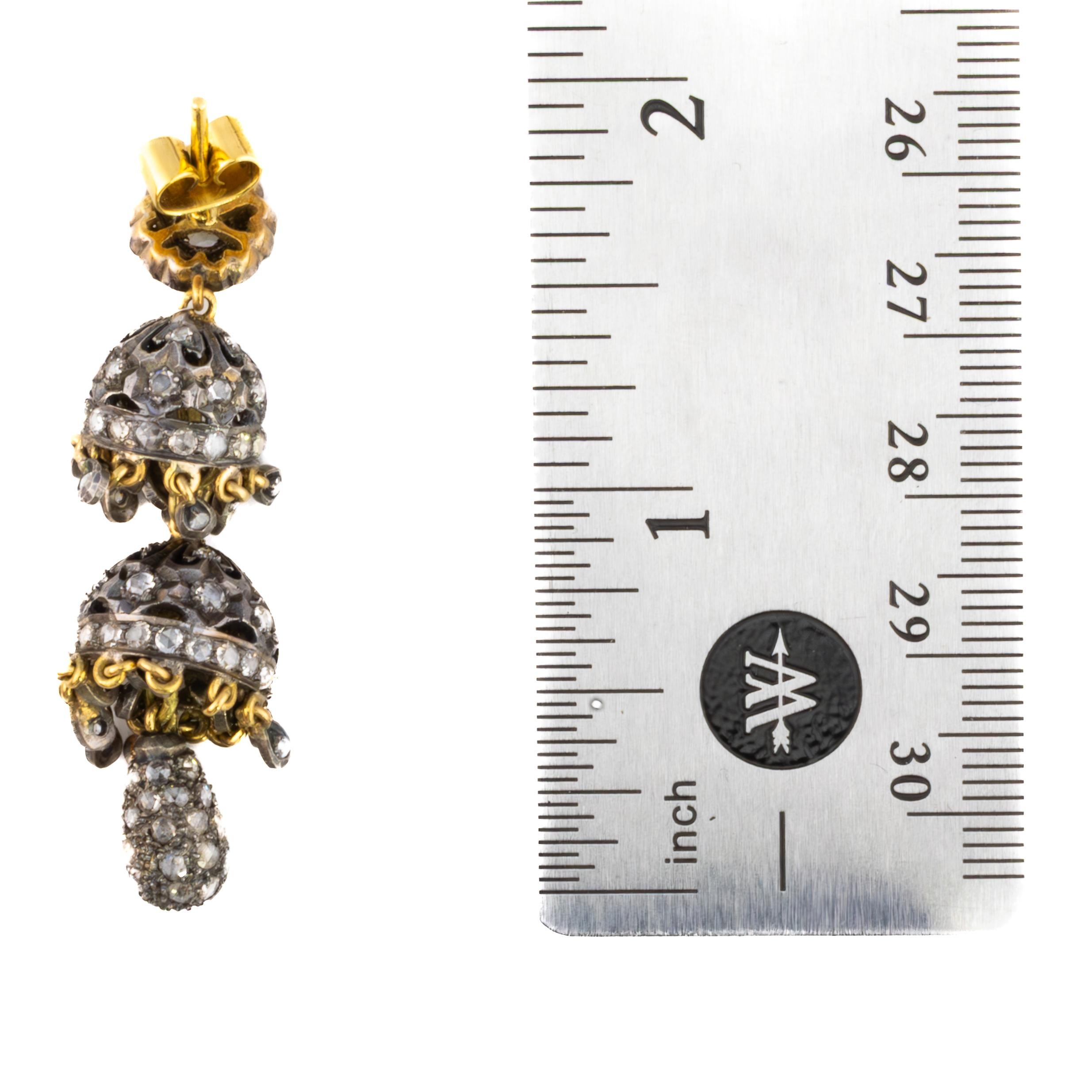 Antike Diamant-Kronleuchter-Ohrringe mit Rosenschliff in Silber und Gold im Zustand „Hervorragend“ im Angebot in New York, NY