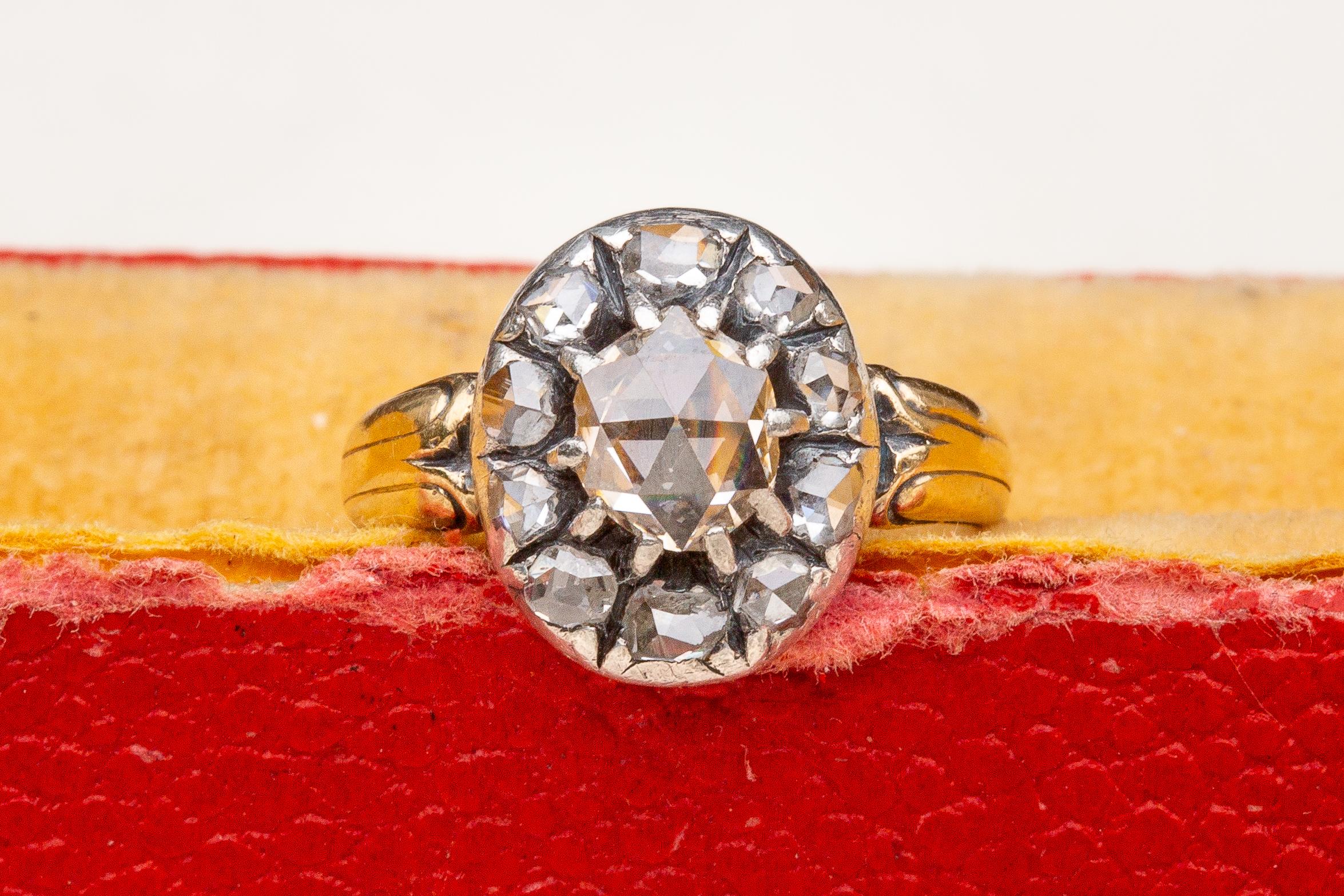 Bague de fiançailles géorgienne ancienne en or 18 carats avec grappe de diamants taille rose Unisexe en vente