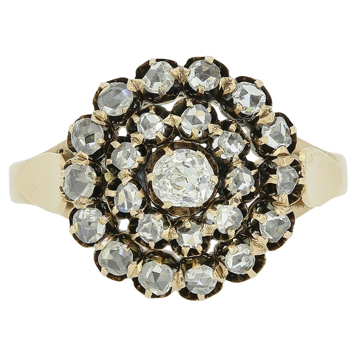 Anillo en racimo de diamantes talla rosa antiguos