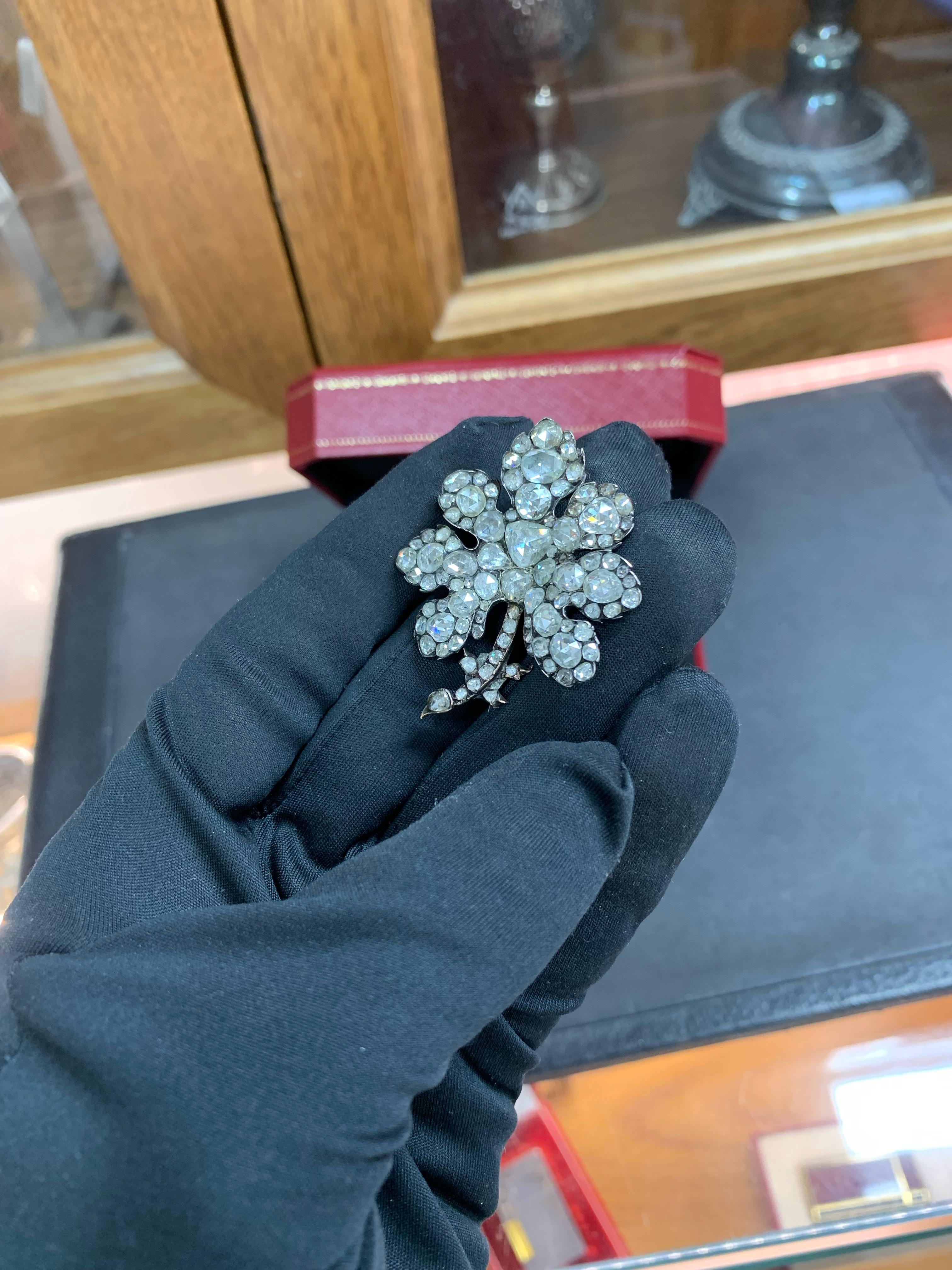 Antique Rose Cut Diamond Flower Brooch In Excellent Condition For Sale In Ramat Gan, IL