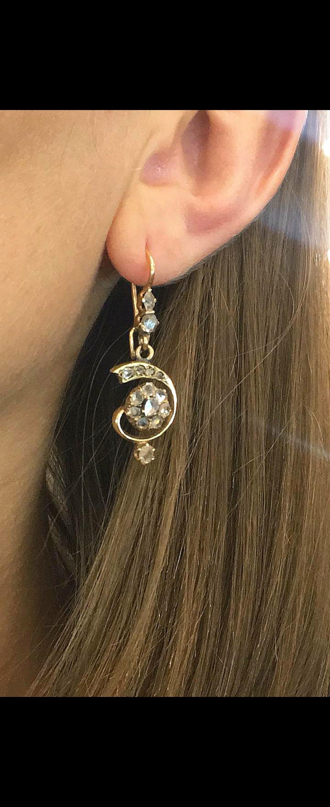 Antike 14k Gold baumelnden Ohrringe in Halbmond designe mit Rose geschliffenen Diamanten schätzen Gewicht von 1 Karat und 4cm Länge Ohrringe wurde in der Kaukasus-Region während der kaiserlich-russischen Ära 1907.c Halle markiert 56