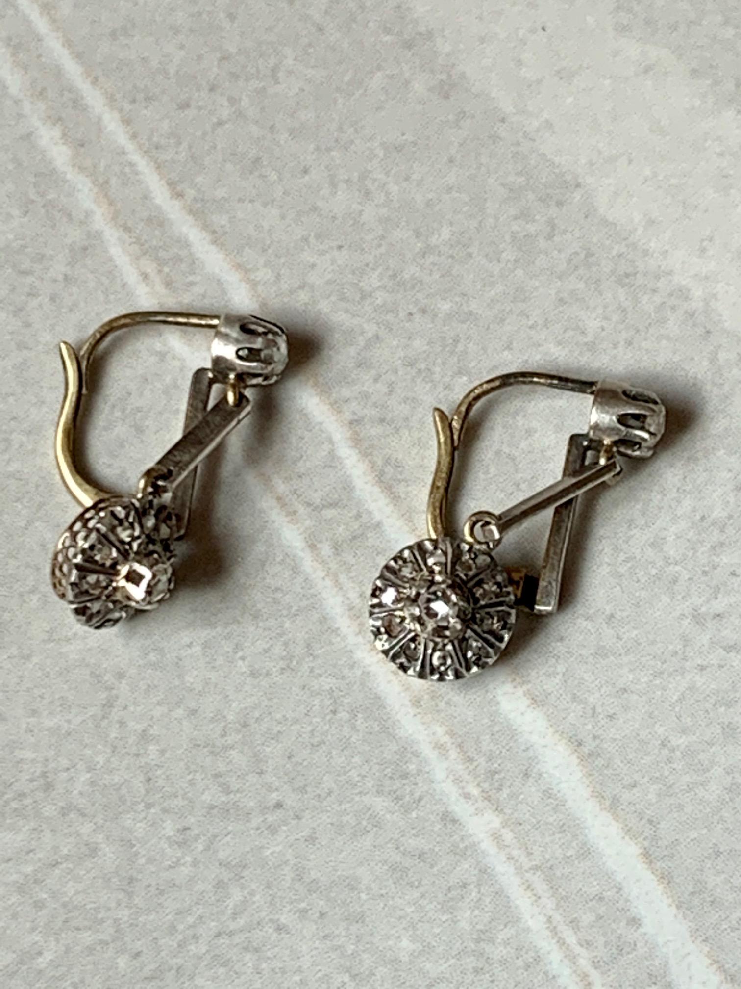 These 14k yellow Gold drop earrings feature rose cut Diamonds clustered together in a Sterling setting.  The closure is a lever back providing added security for these earrings.

Weight:  2.5 grams
