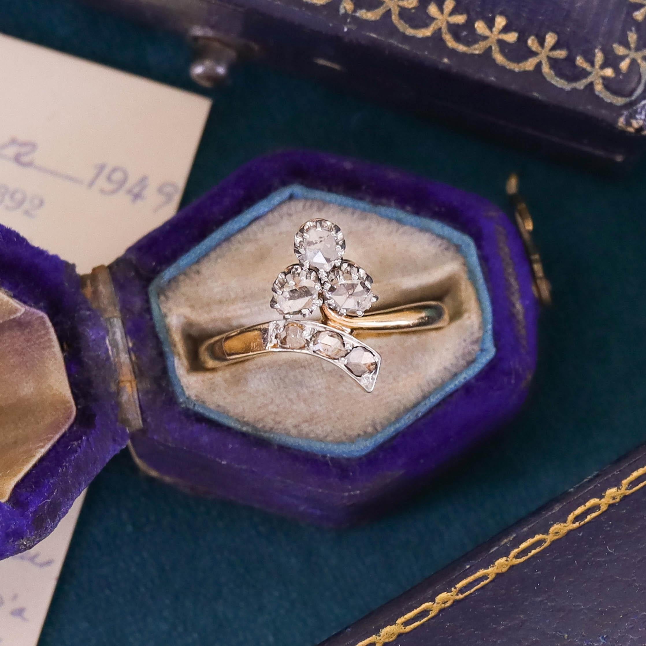 Bague ancienne en or 18k avec trèfle et diamant taillé en rose en vente 2