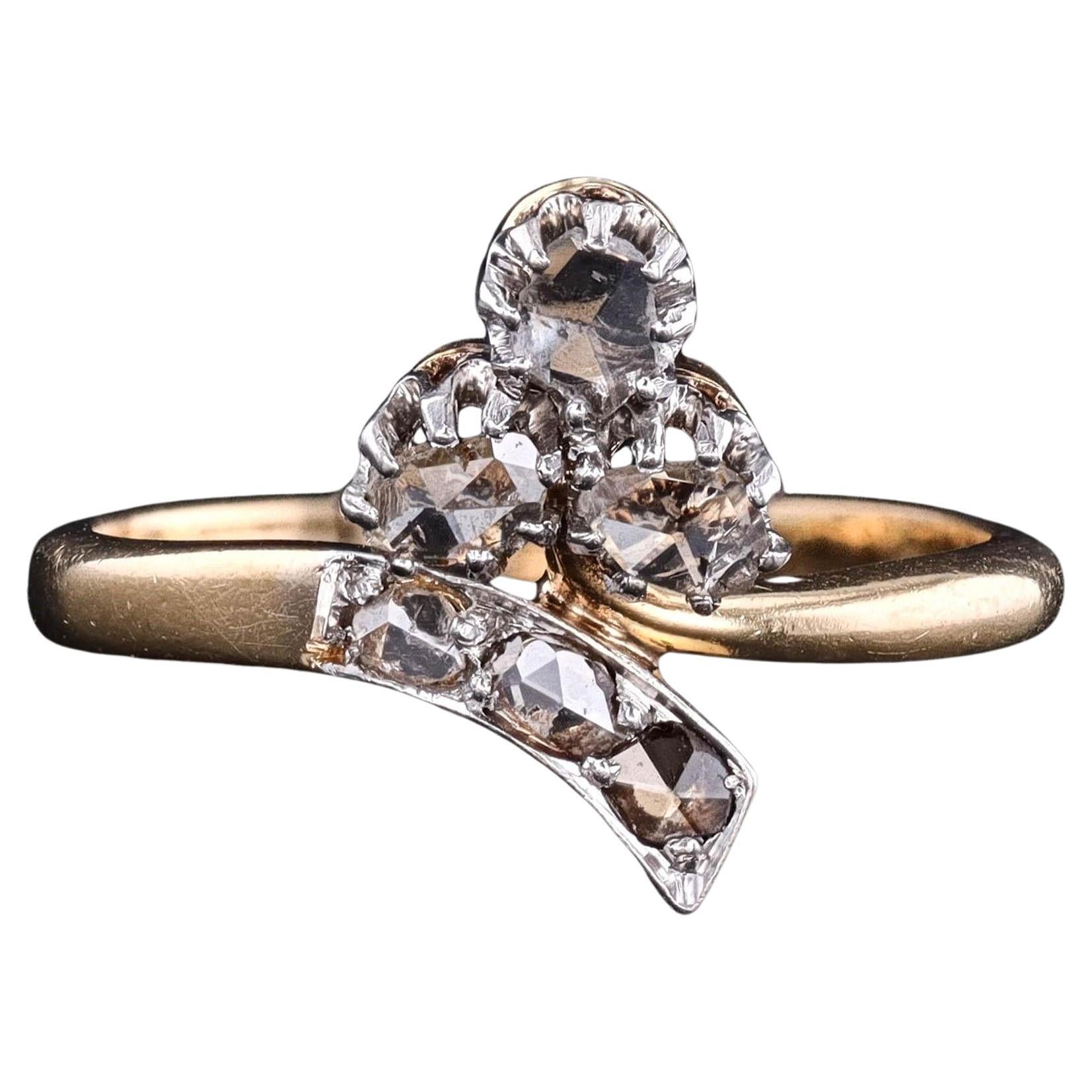 Bague ancienne en or 18k avec trèfle et diamant taillé en rose en vente