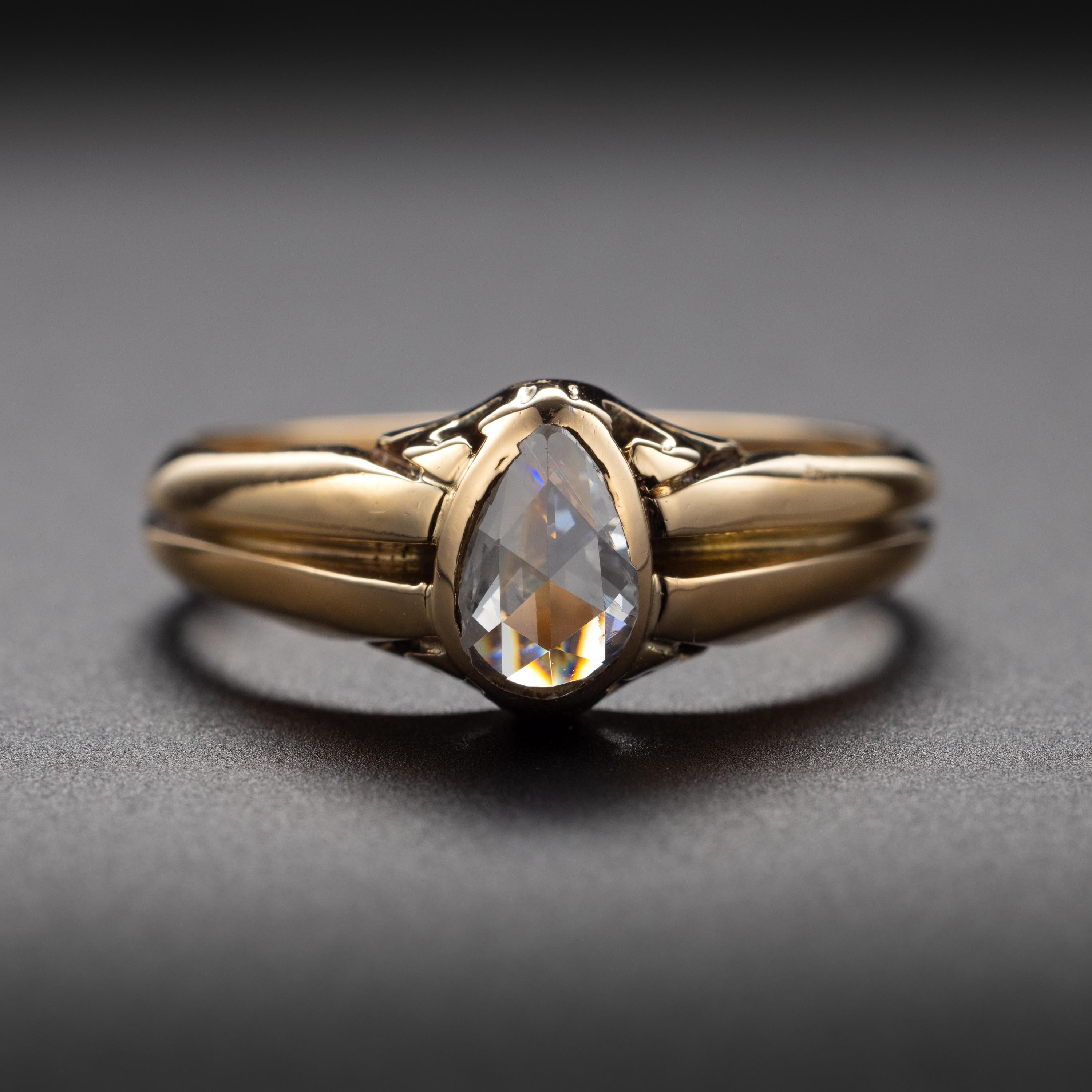 Dies ist ein ungewöhnlich eleganter und alltagstauglicher Diamantring aus der viktorianischen Zeit. Das niedrige Profil - es ragt nur 5,24 mm aus der Oberfläche des Fingers heraus - bedeutet, dass Sie so moderne Dinge tun können wie: Ihre Hände in