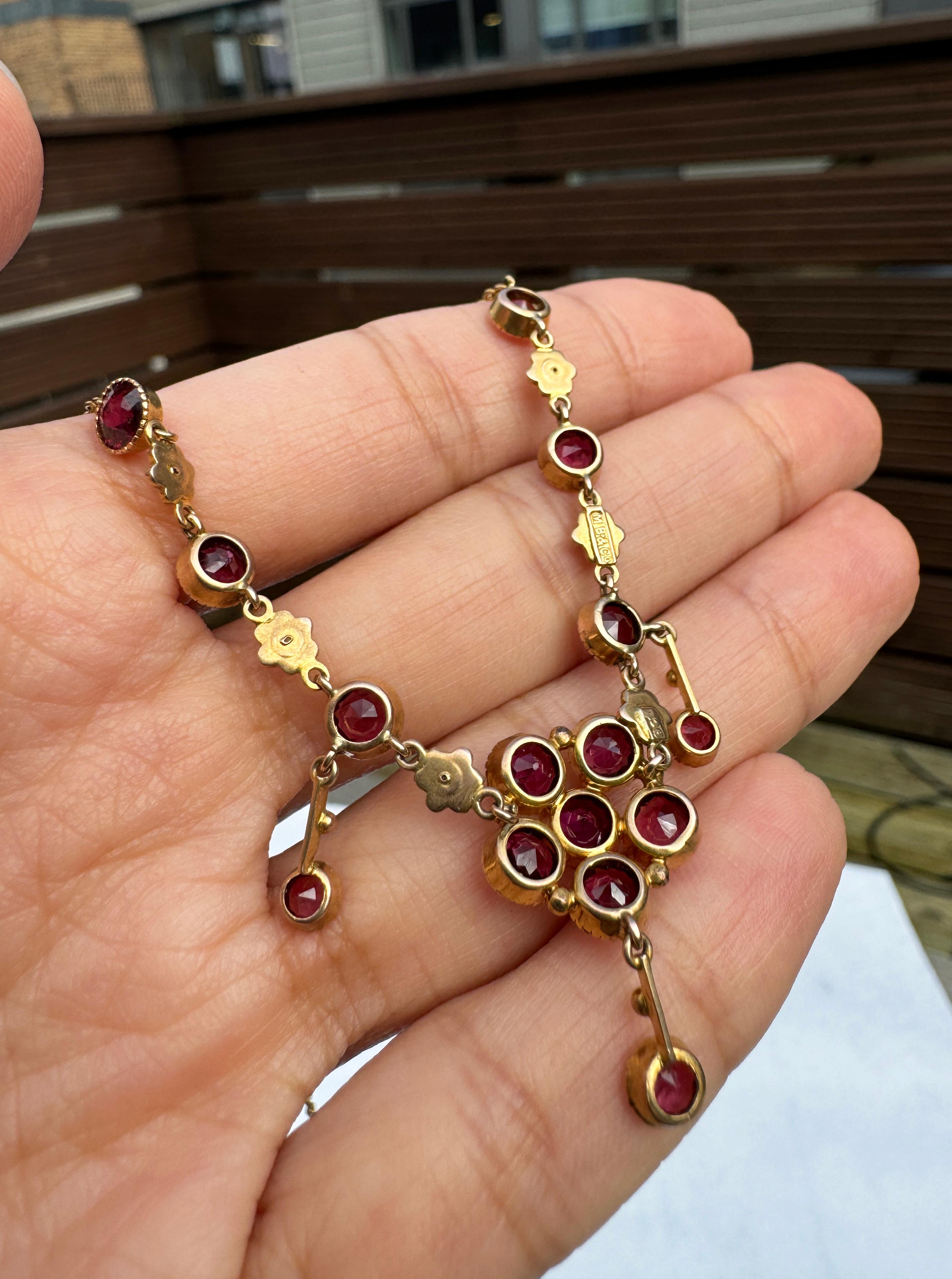 Victorien tardif Collier pendentif bohème ancien en or jaune 9 carats, grenat rose et perles de rocaille, années 1900 en vente