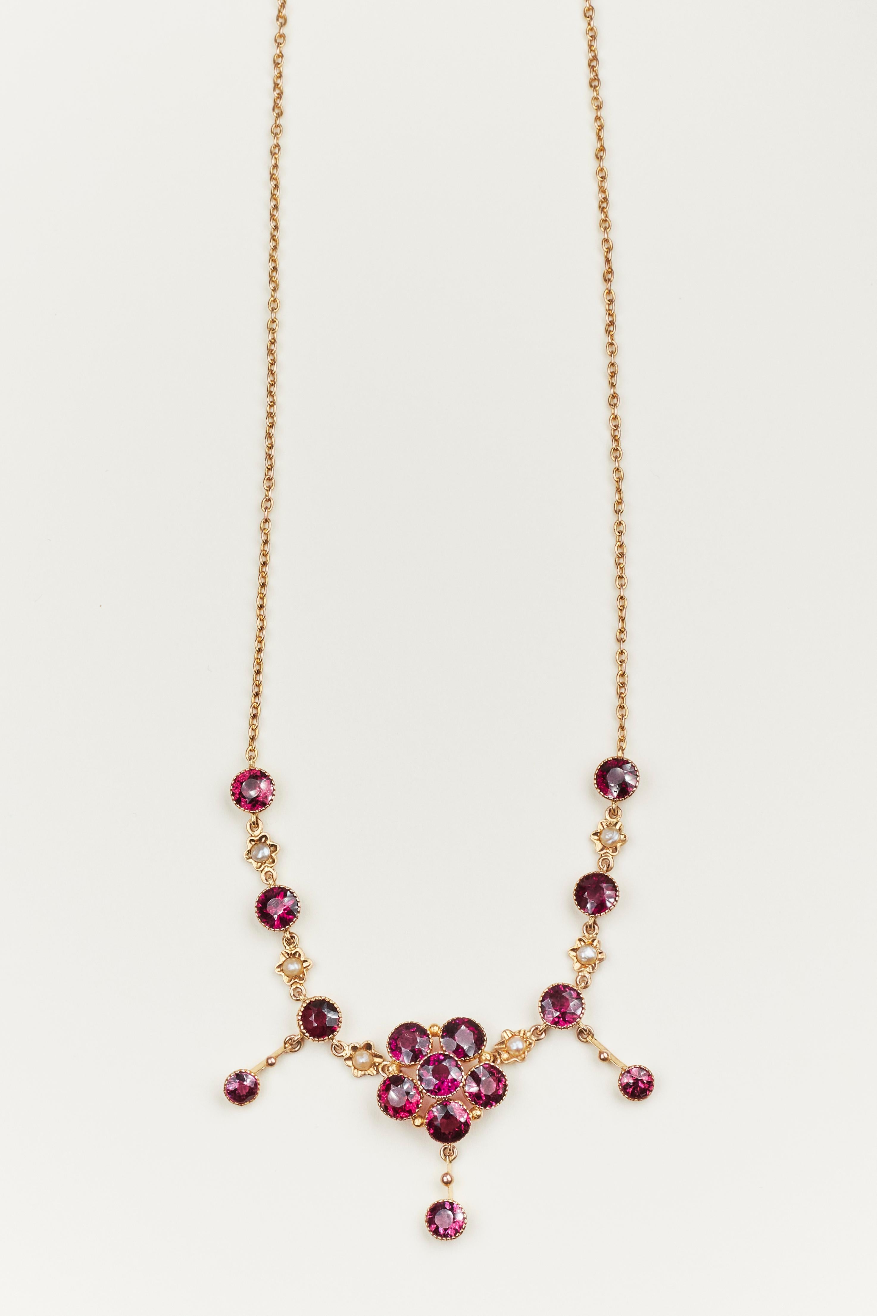 Collier pendentif bohème ancien en or jaune 9 carats, grenat rose et perles de rocaille, années 1900 Bon état - En vente à London, GB