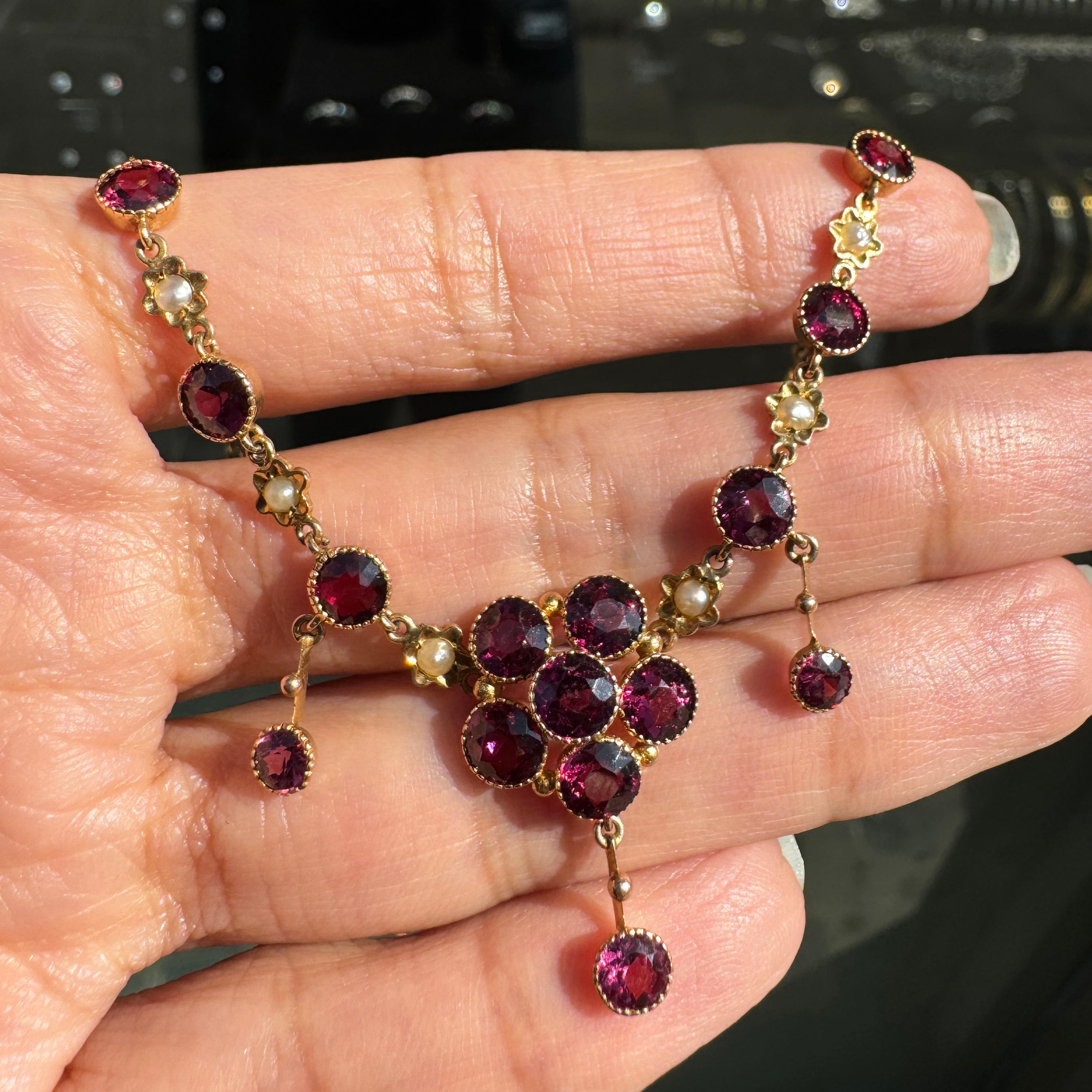 Collier pendentif bohème ancien en or jaune 9 carats, grenat rose et perles de rocaille, années 1900 en vente 1