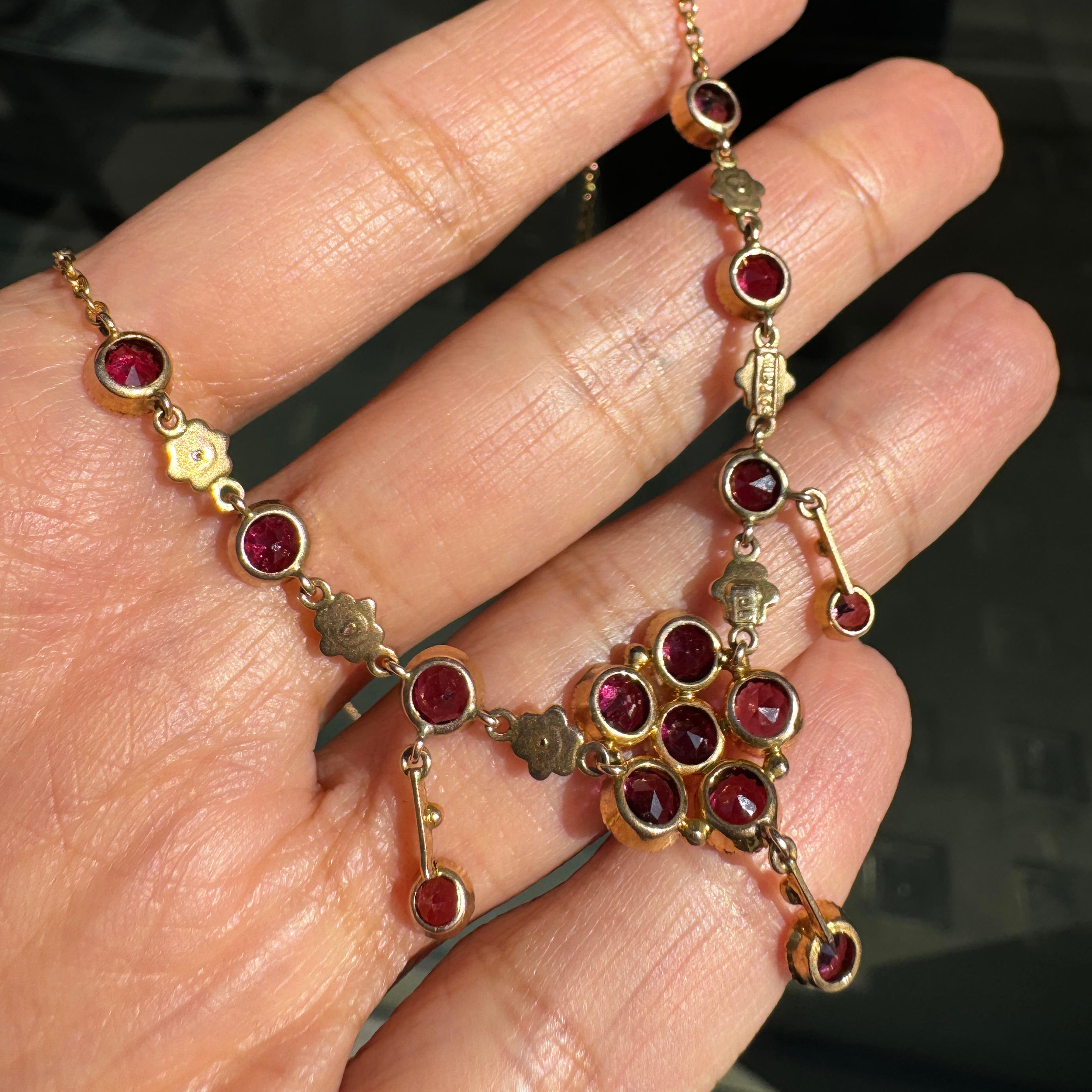 Collier pendentif bohème ancien en or jaune 9 carats, grenat rose et perles de rocaille, années 1900 en vente 2