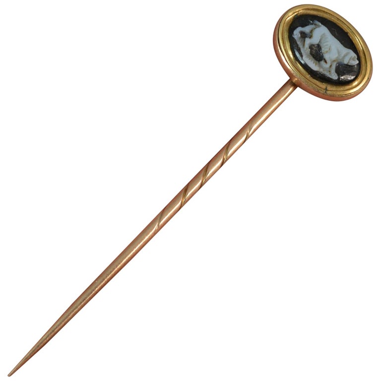 Antique Rose Gold and Carved Agate Stick Tie Pin, circa 1800 For Sale