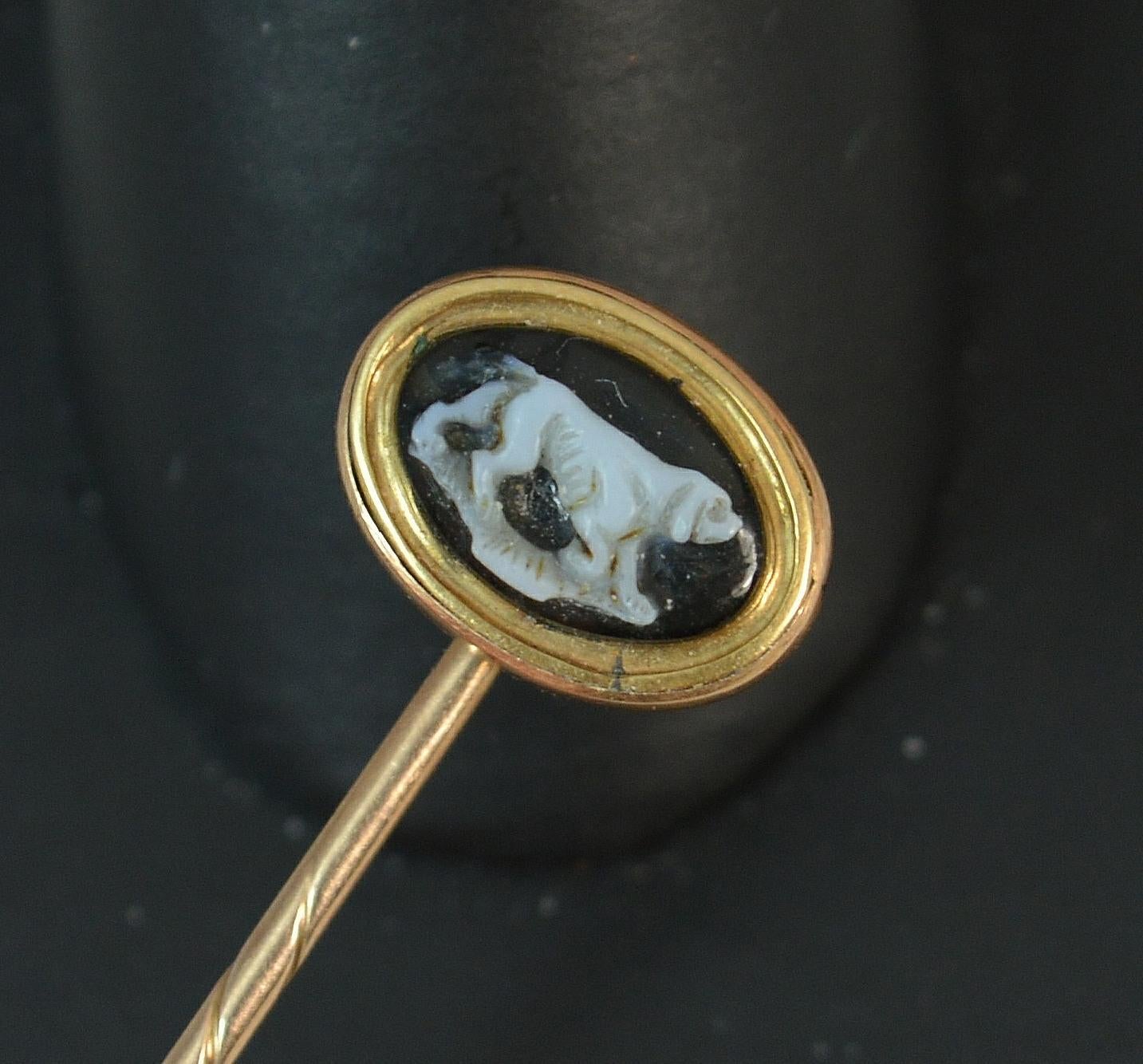 Antique Rose Gold and Carved Agate Stick Tie Pin, circa 1800 2