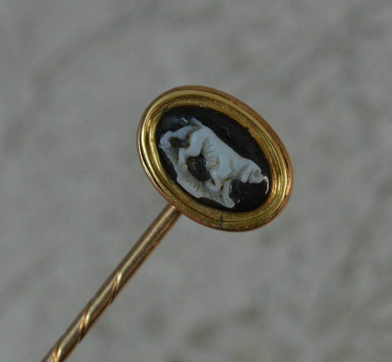 Oval Cut Antique Rose Gold and Carved Agate Stick Tie Pin, circa 1800 For Sale