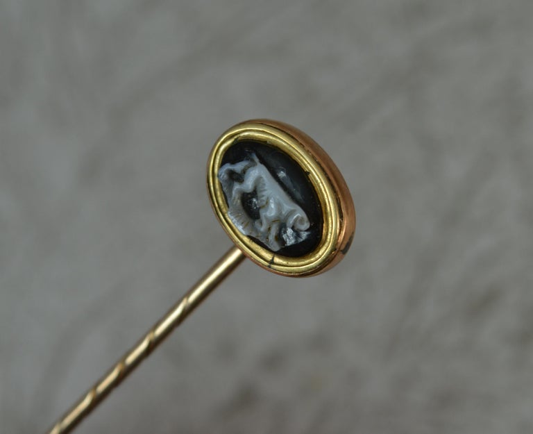 Antique Rose Gold and Carved Agate Stick Tie Pin, circa 1800 In Good Condition For Sale In St Helens, GB