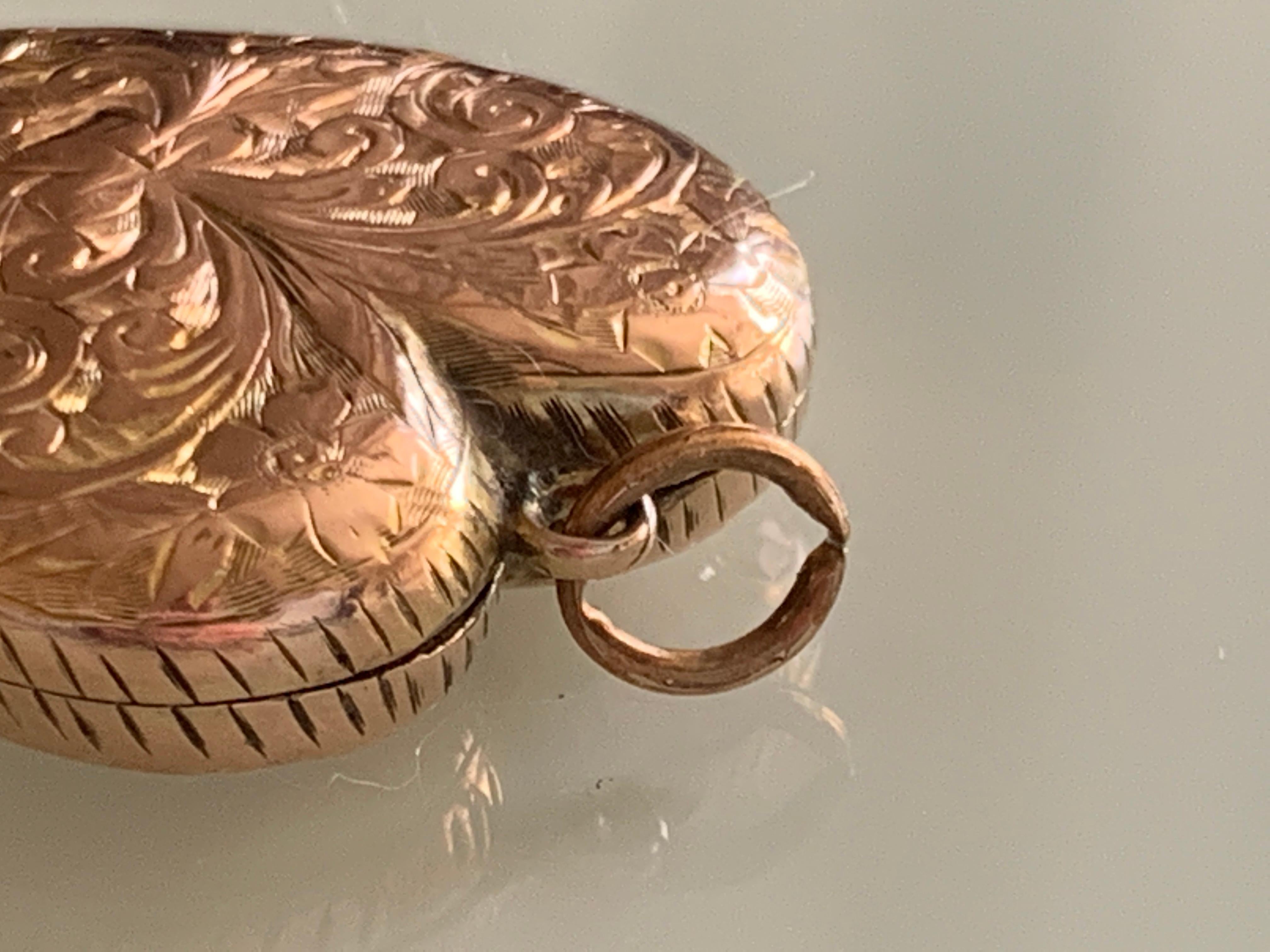 Edwardiano  Medaglione grande in oro rosa con marchio di garanzia in vendita 1