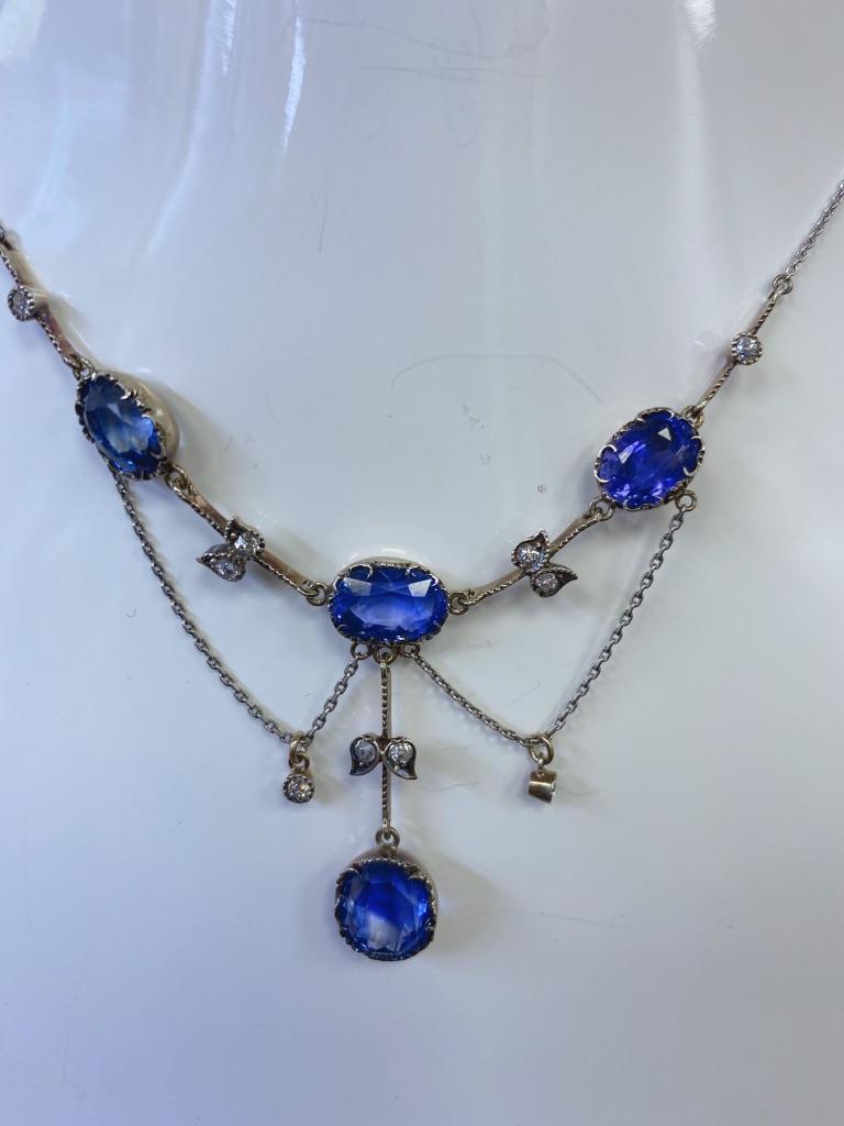 Antike Swag-Halskette aus Roségold, Platin, Saphiren und Diamanten (Art nouveau) im Angebot