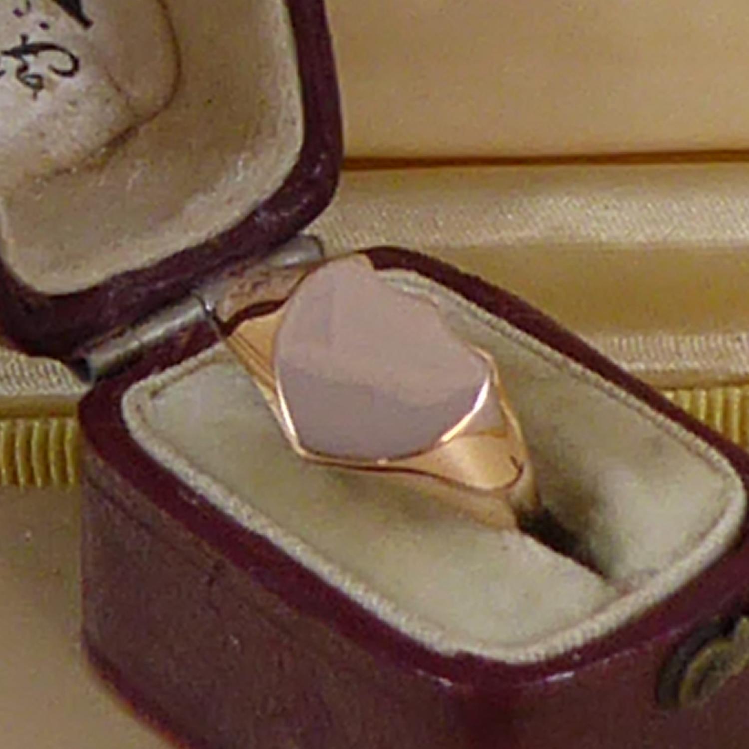 hg&s gold signet ring
