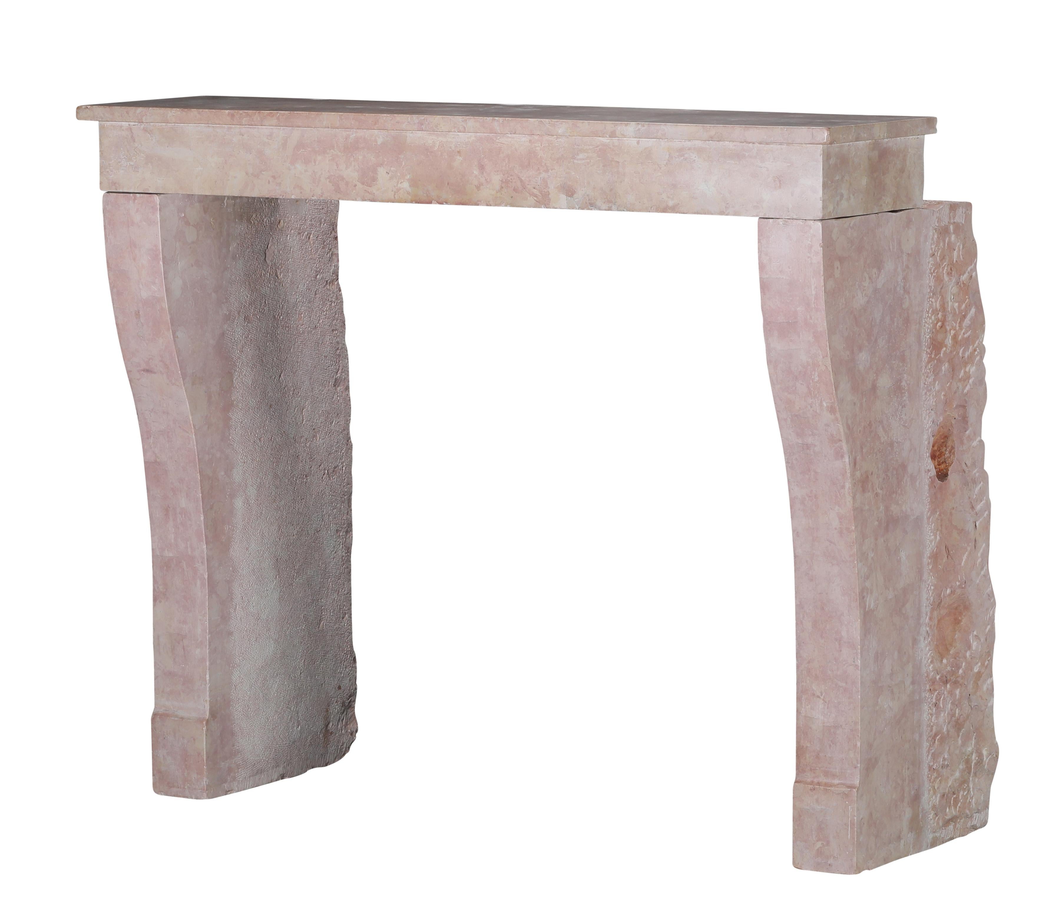 Cheminée en marbre de Liseron à l'ancienne pour un salon contemporain minimaliste en vente 5