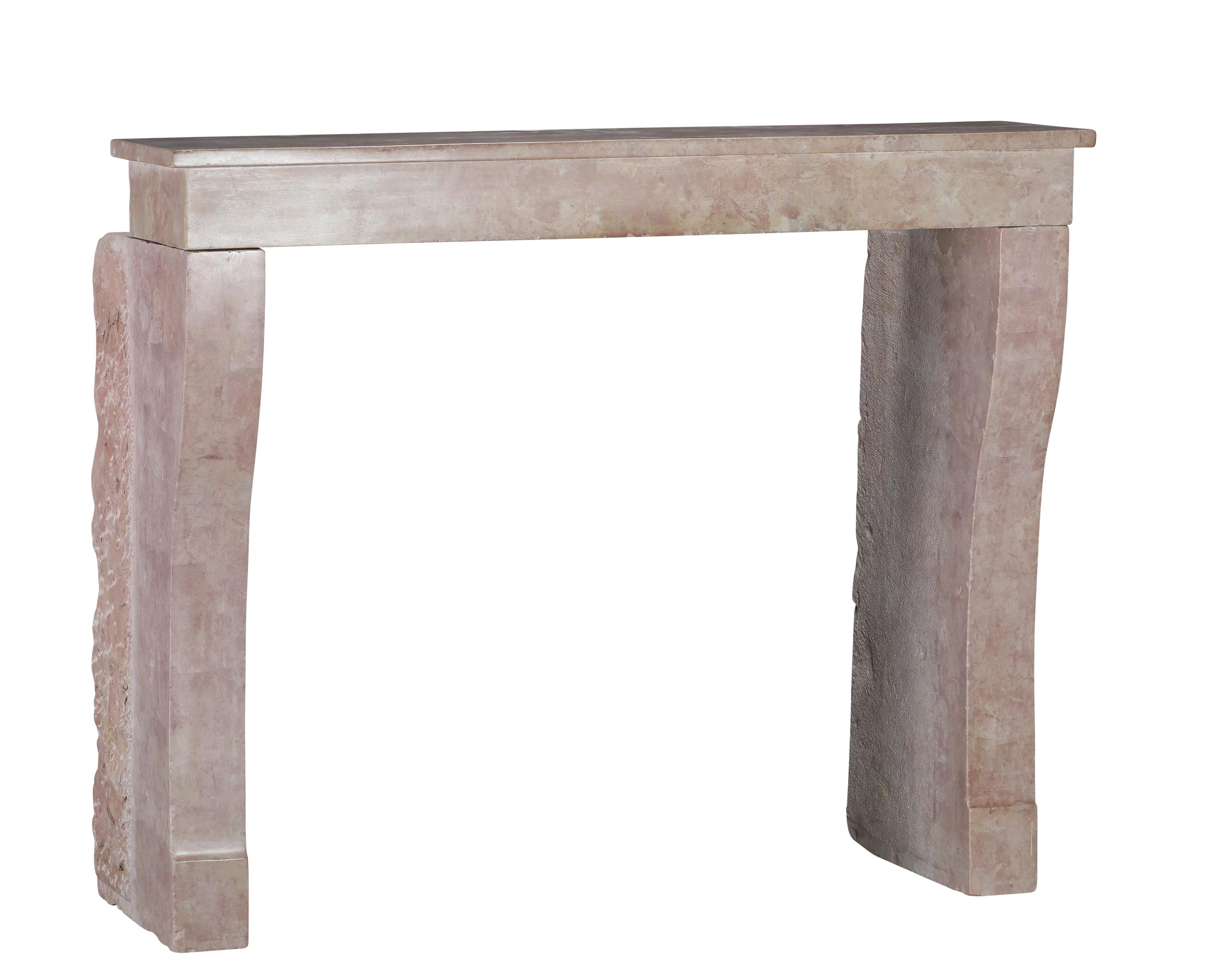 Cheminée en marbre de Liseron à l'ancienne pour un salon contemporain minimaliste en vente 7