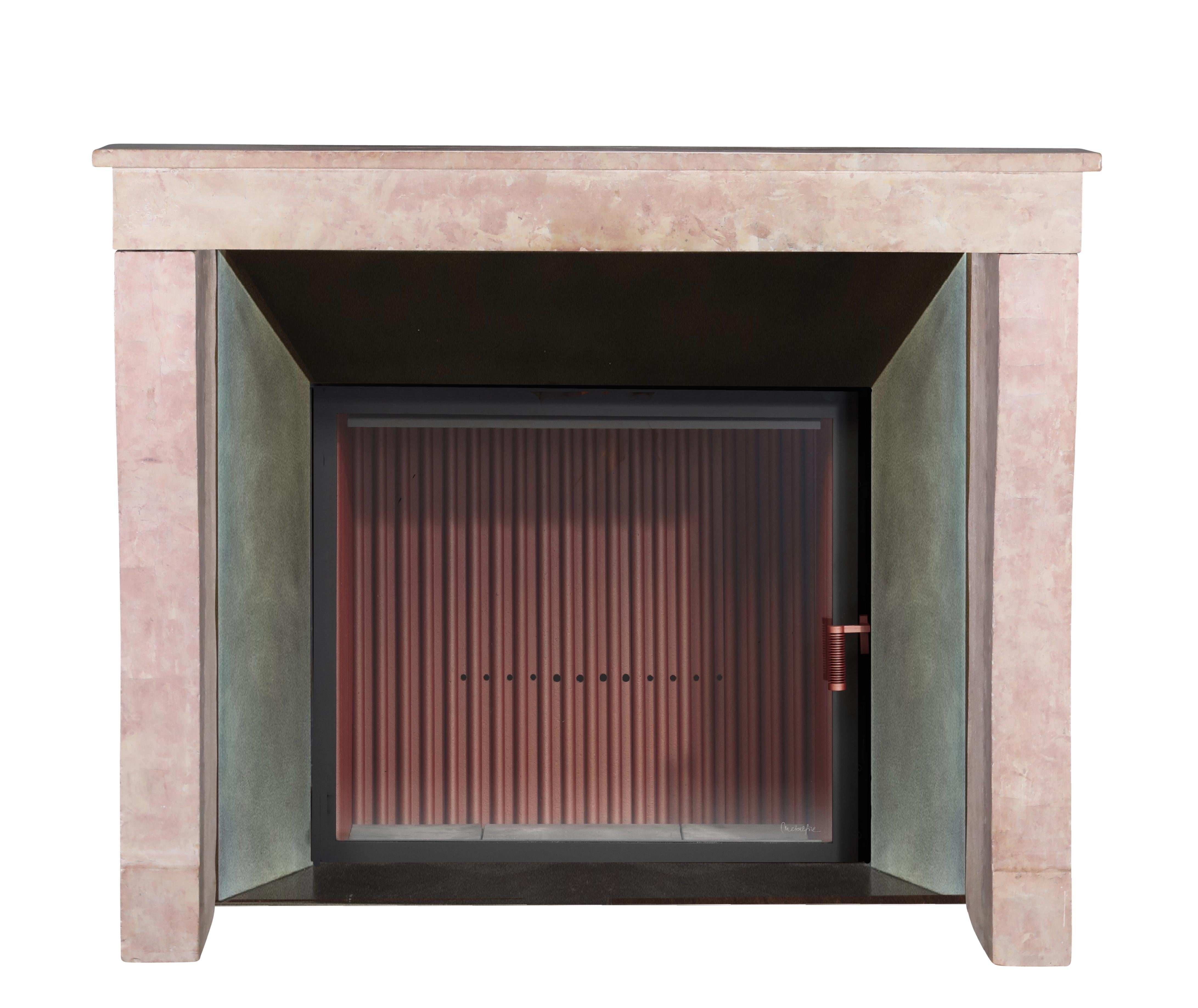 Pierre Cheminée en marbre de Liseron à l'ancienne pour un salon contemporain minimaliste en vente