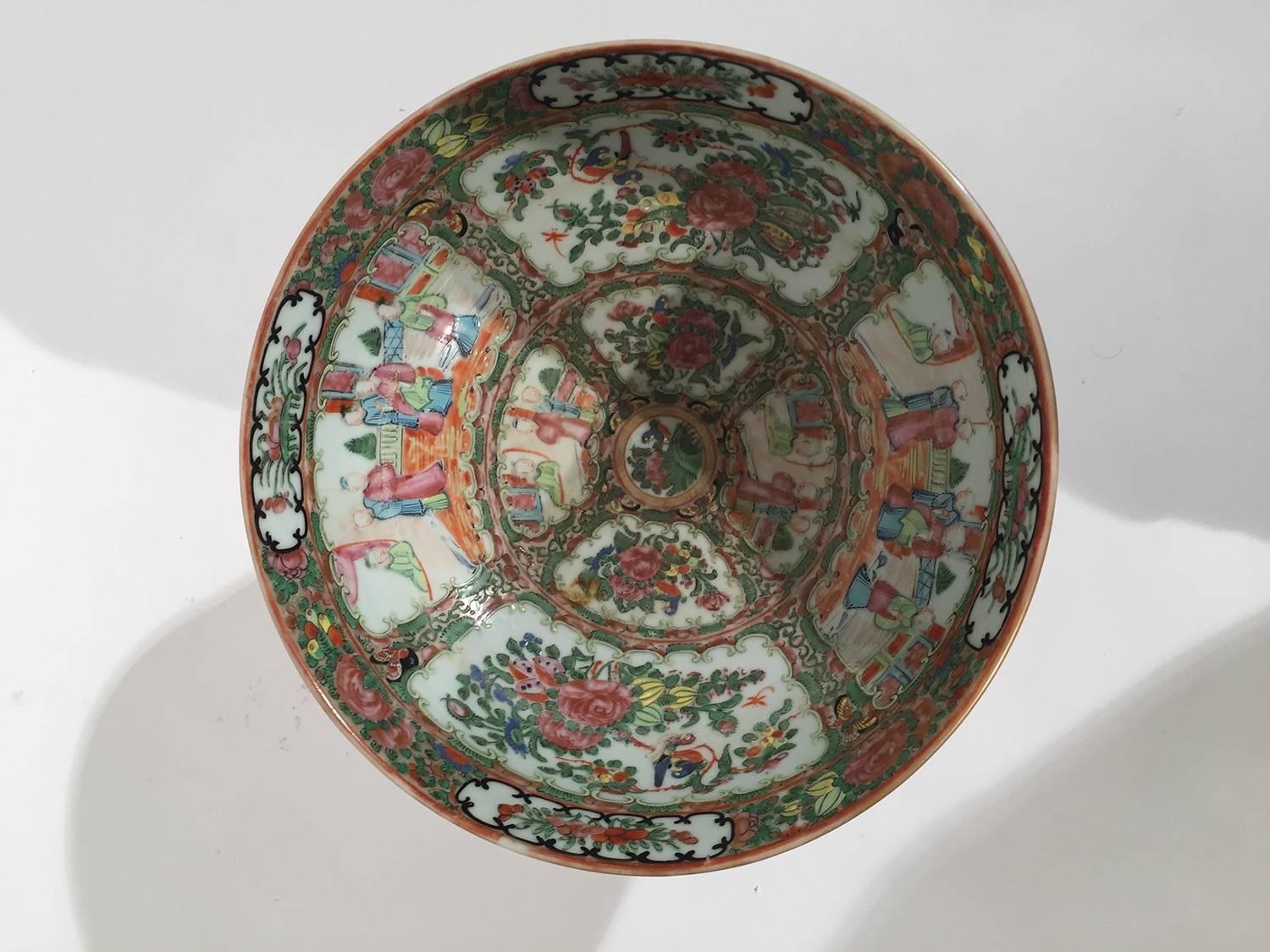 Chinese Export Antique Rose Medallion Bowl on Stand, circa 1880s