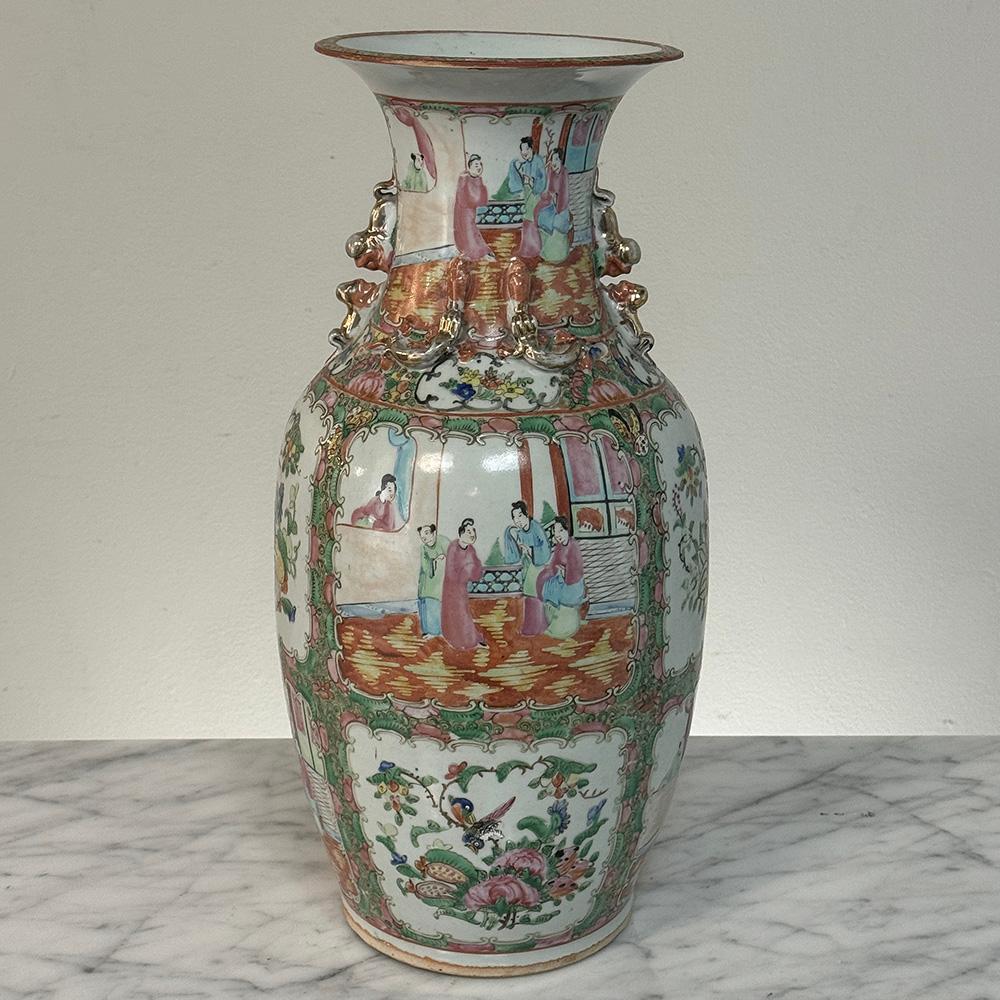 Antique Rose Medallion Porcelain Vase In Good Condition For Sale In Dallas, TX