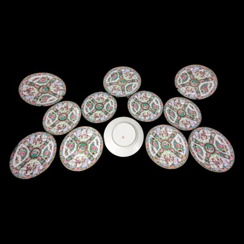 Set de treinta y cinco piezas con medallón de rosa antiguo Hecho a mano en venta