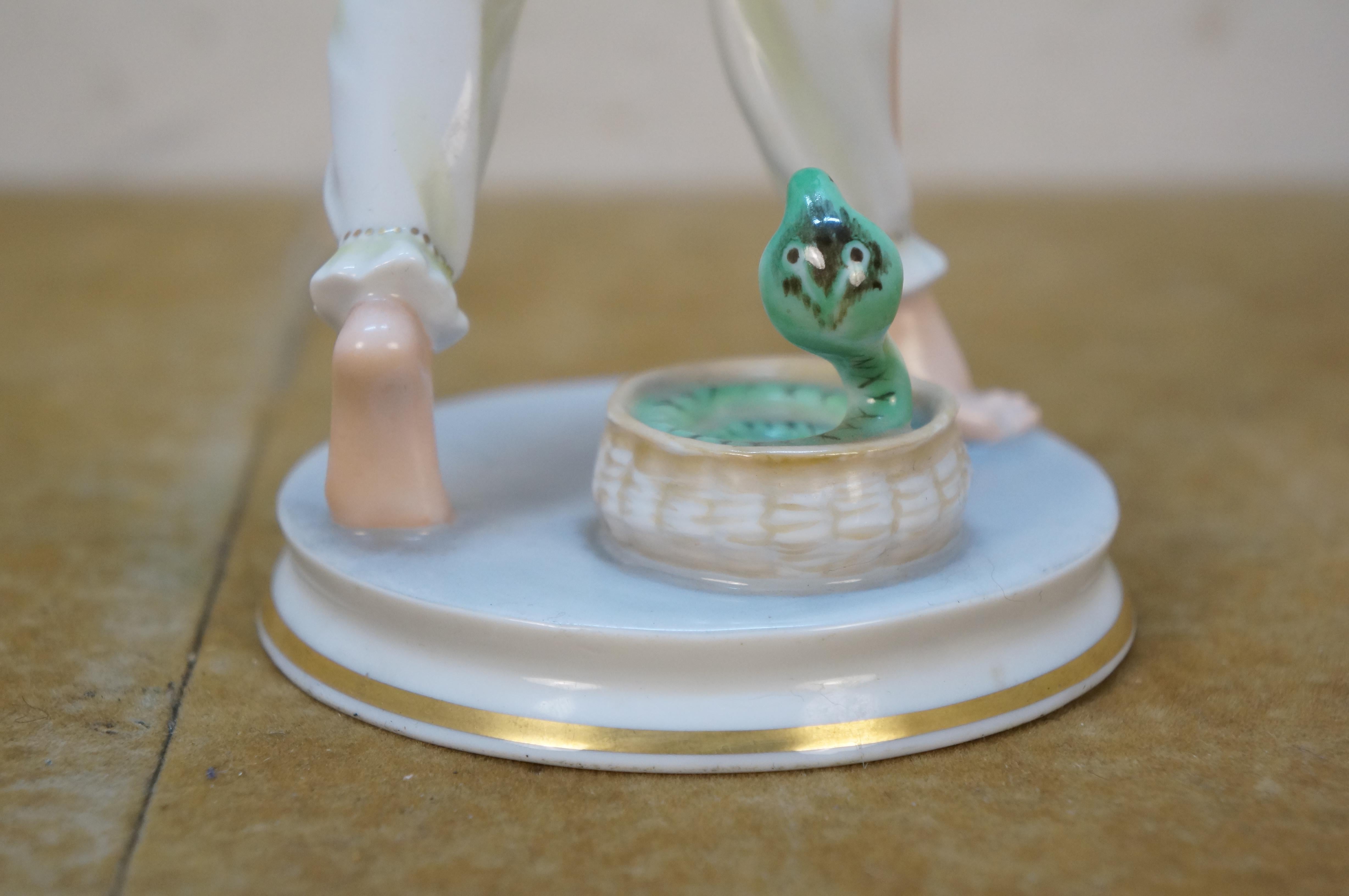 Antico Rosenthal Gustav Oppel Salambo in porcellana con incantatore di serpenti in vendita 2