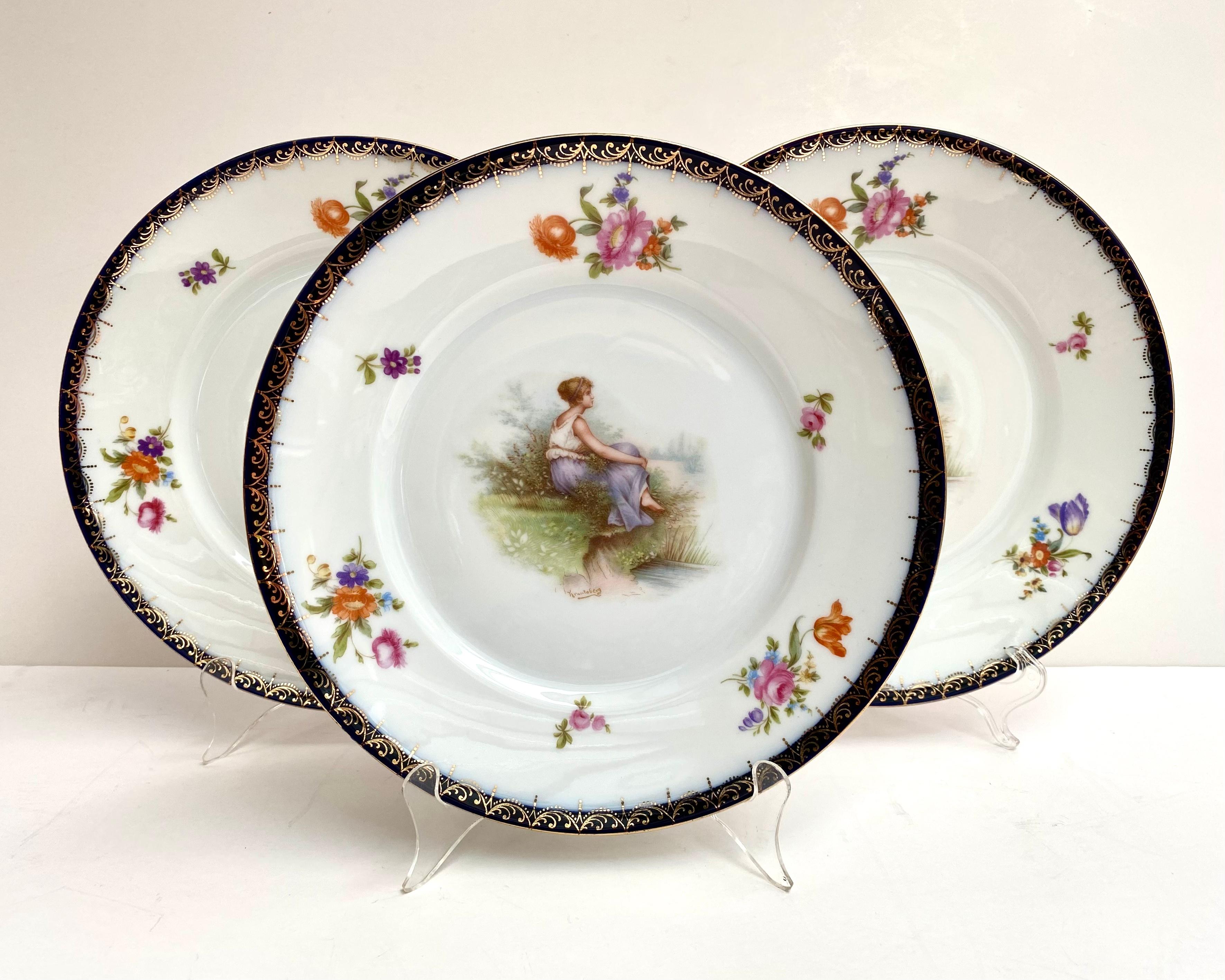 Золоч
Antique German Rosenthal Porcelain Set of 3 Dinner Plates, 1923, Floral Pattern.

Beautiful plates with red, blue, orange flowers. Depicting a girl sitting on the grass. 

Very colourful.

STAMPED ON THE BACK ROSENTHAL SELB BAVARIA

The set