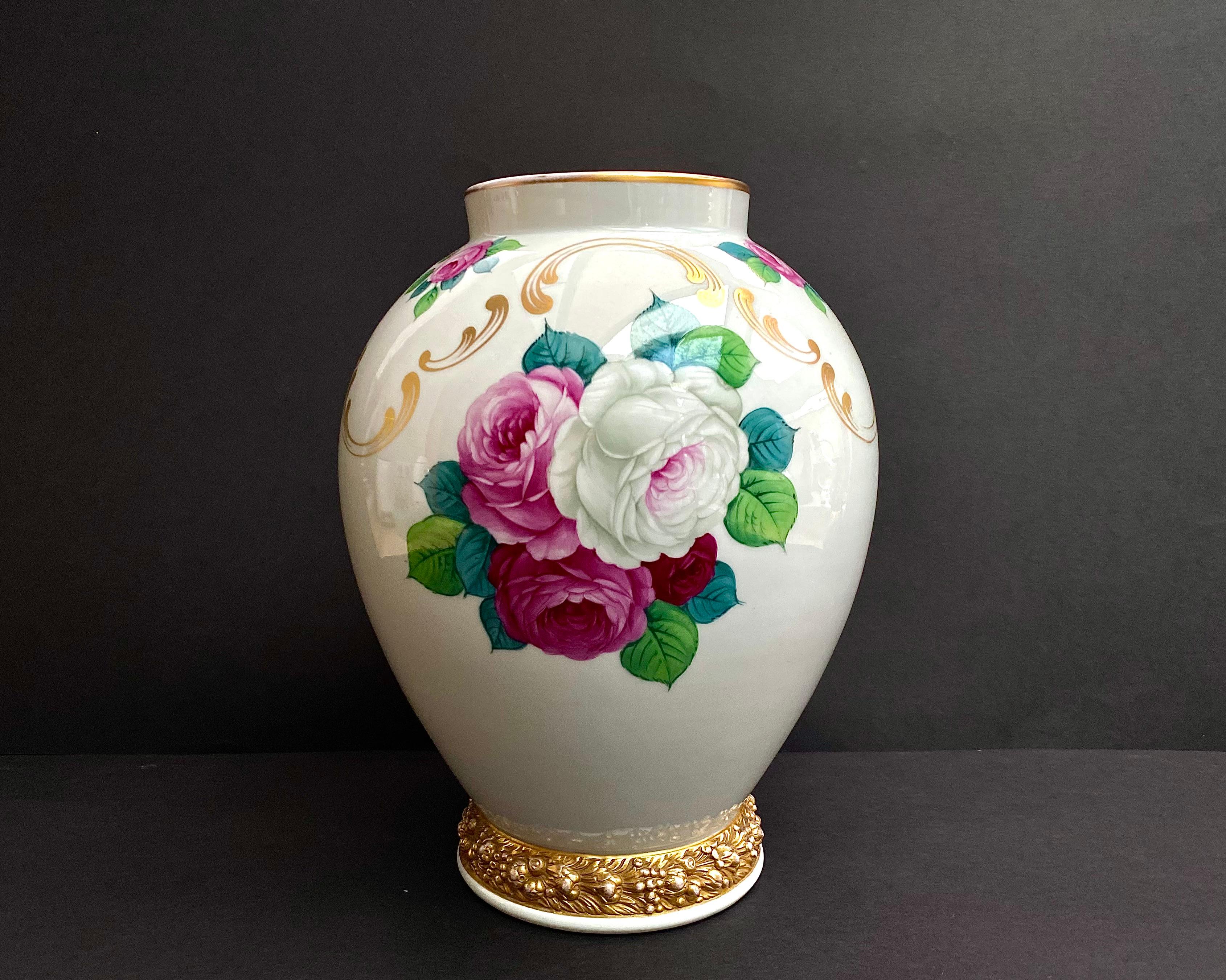 Rosenthal hand painted red roses antique vase. Outstanding artwork on the roses on this large Rosenthal antique vase.

Floral Vase hand-painted, numbered & signed.

With this vase you can create comfort and harmony in any room.

This exclusive vase