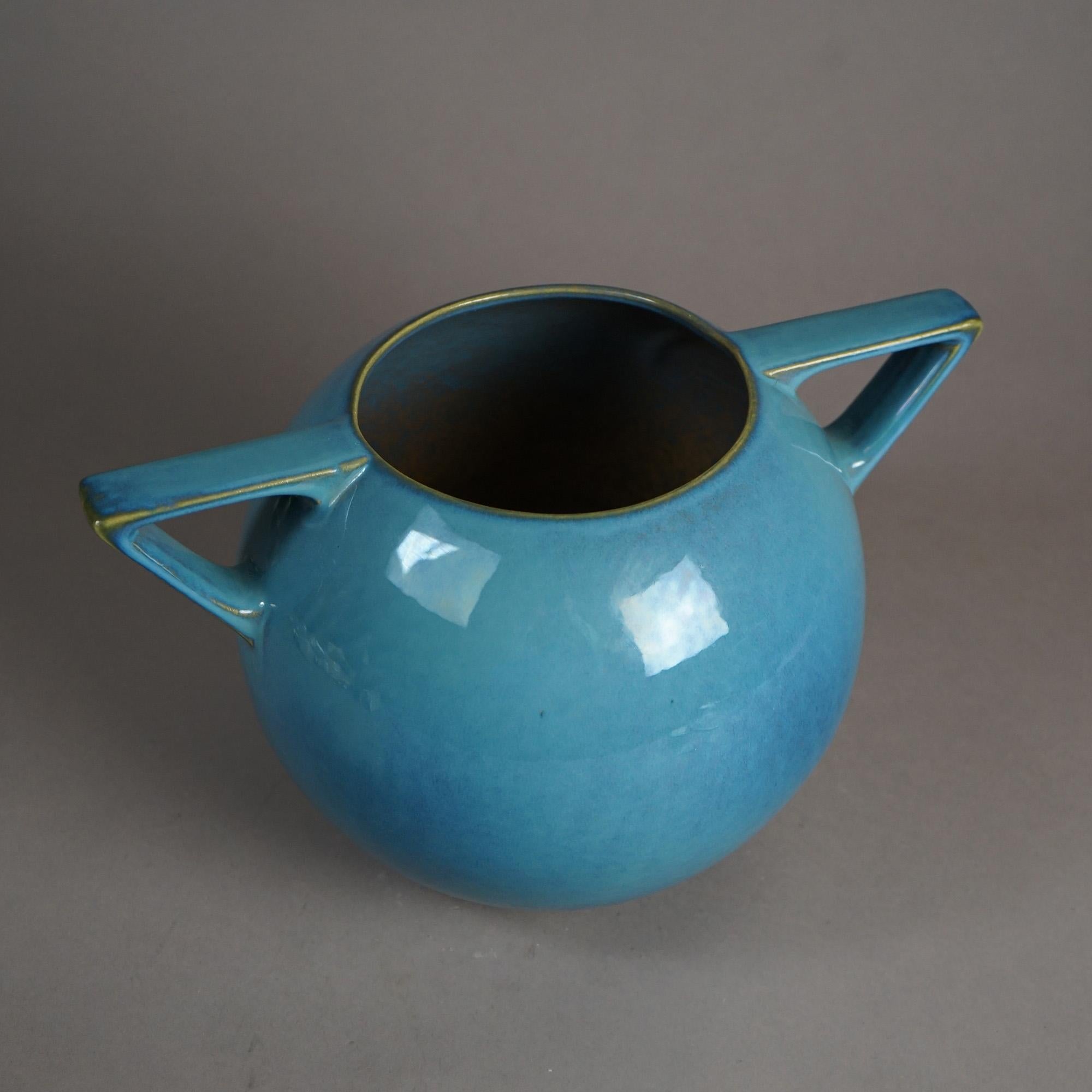Antique Roseville Art Deco Futura Double Handle Pottery Vase C1930.

Measures- 8''H x 13.5''W x 9''D