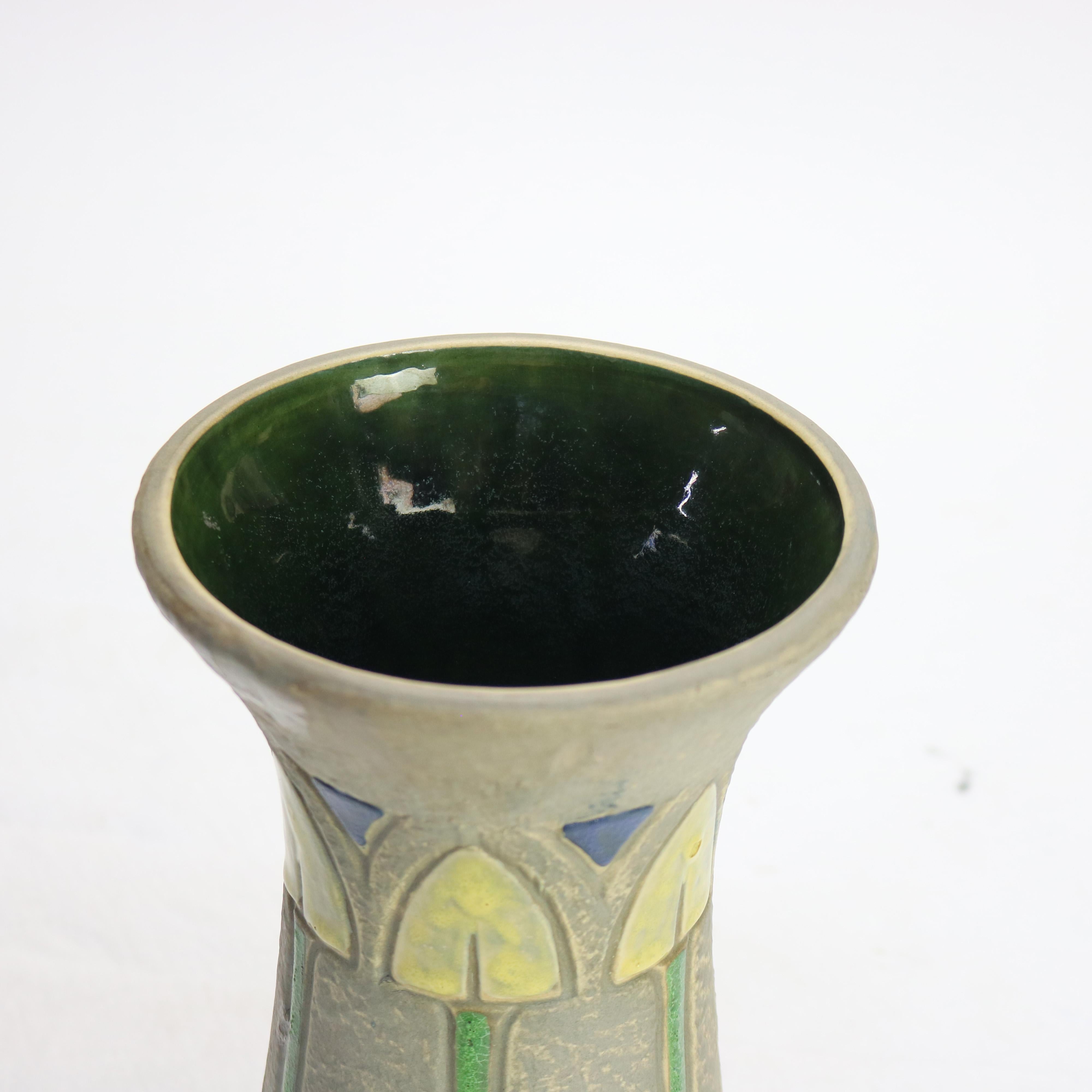 Jarrón antiguo de Roseville Art Pottery con motivo mostique C1930 en Bueno Estado en Big Flats, NY