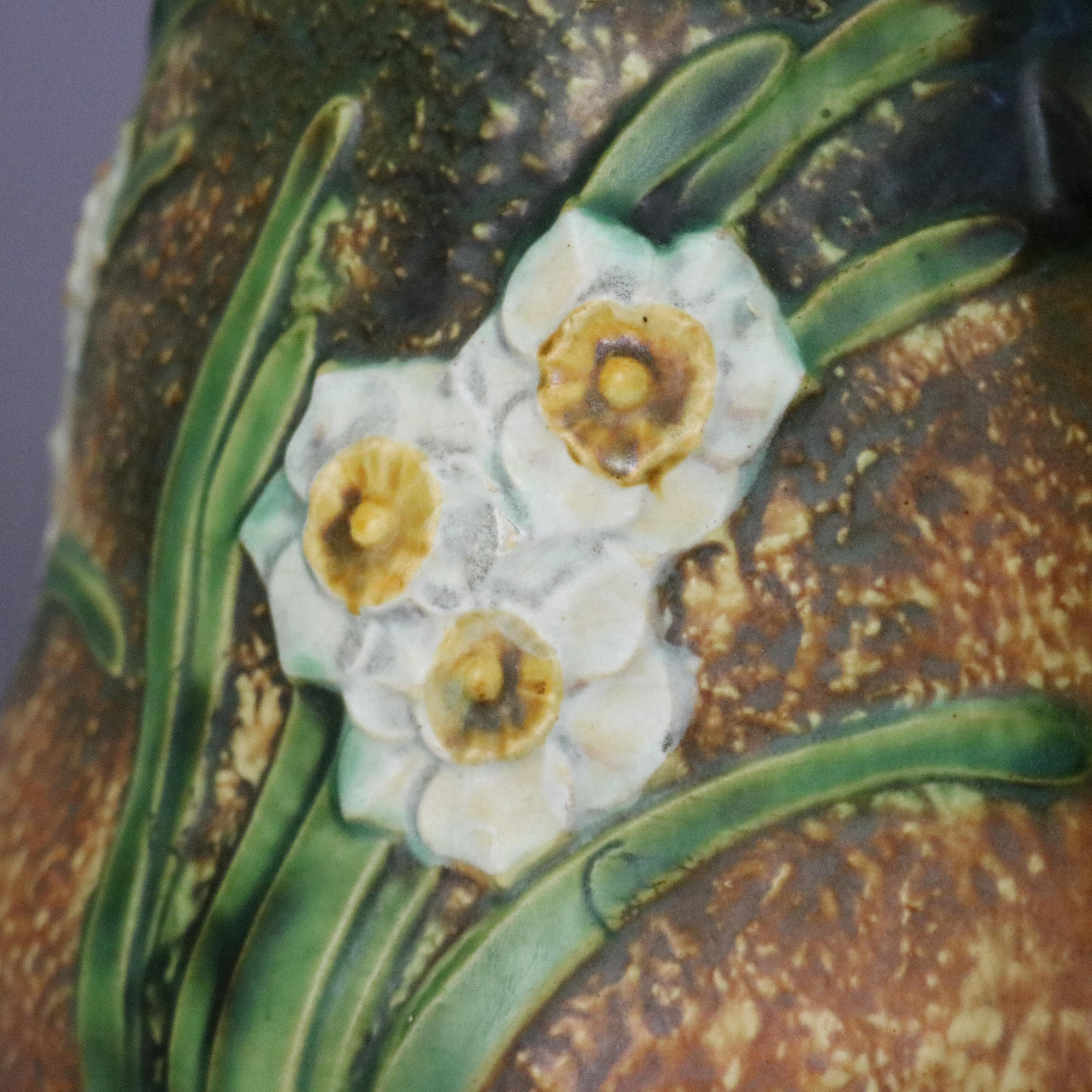 roseville daffodil vase