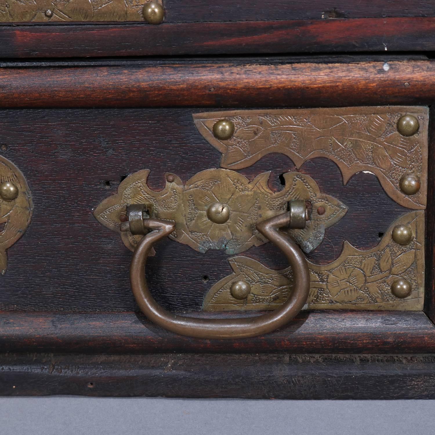 Malle de mariage turque ancienne en bois de rose et laiton:: début du 19ème siècle 7