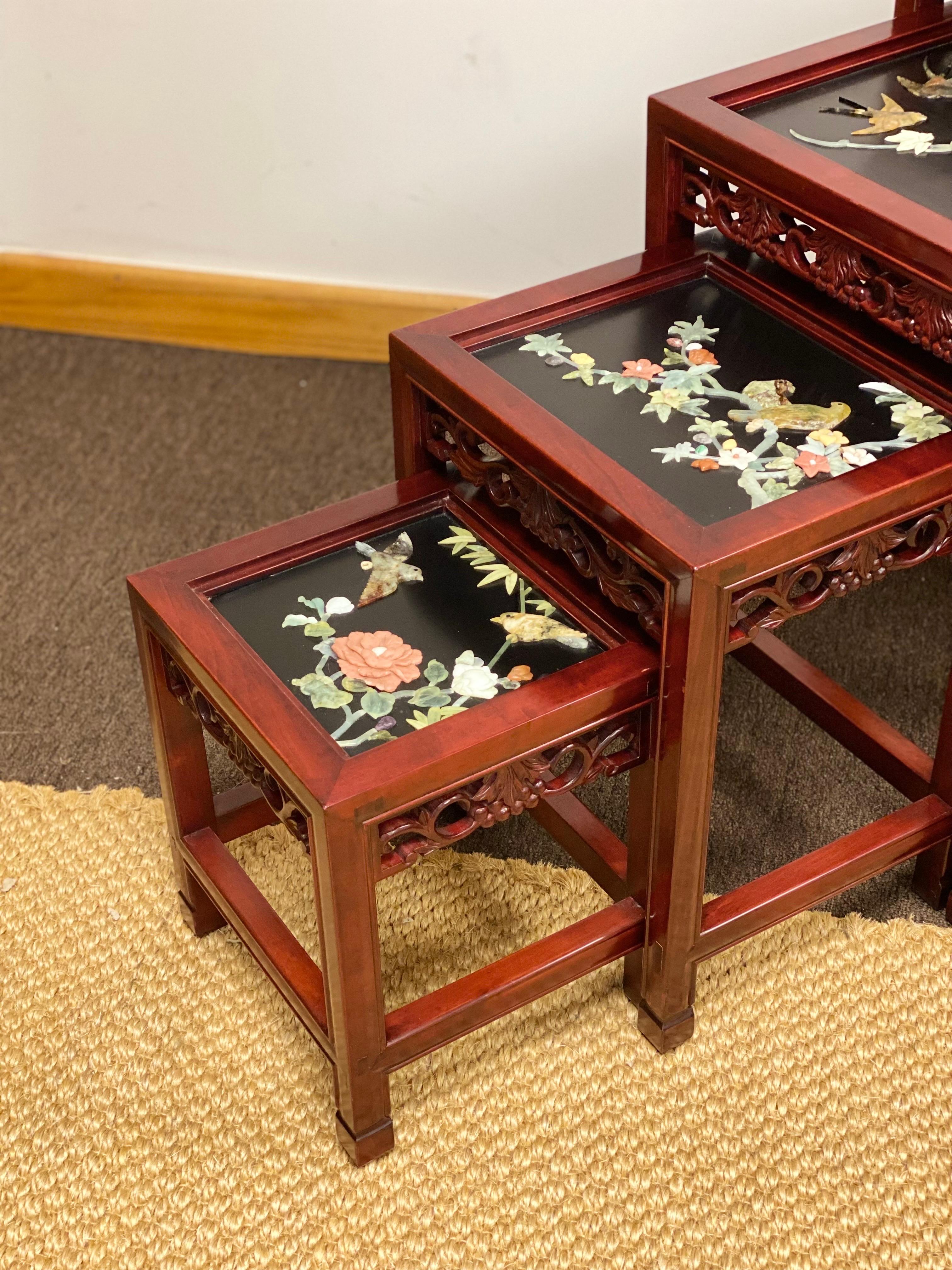 Antique Rosewood and Jade Chinoiserie Nesting Tables with Diorama Tops, 4  In Good Condition For Sale In Farmington Hills, MI