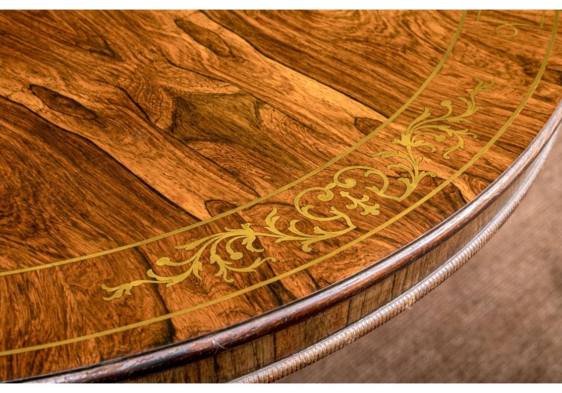Table centrale ancienne en palissandre avec incrustation en laiton en vente 4