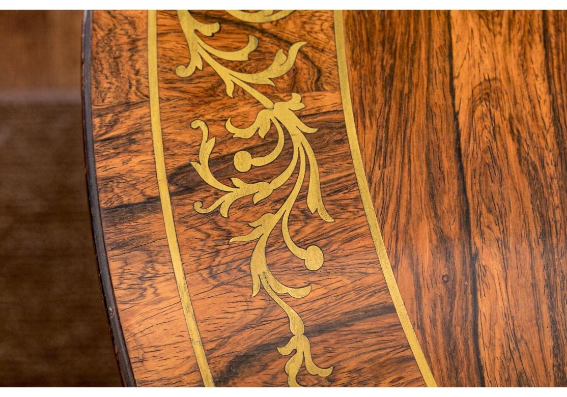 Table centrale ancienne en palissandre avec incrustation en laiton en vente 5